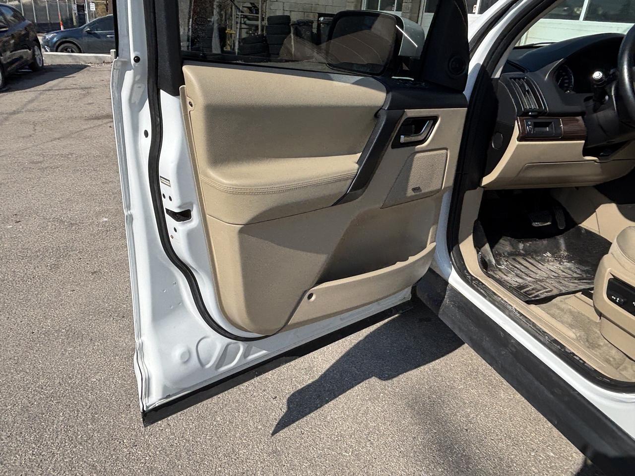 2013 Land Rover LR2 AWD 4dr Photo