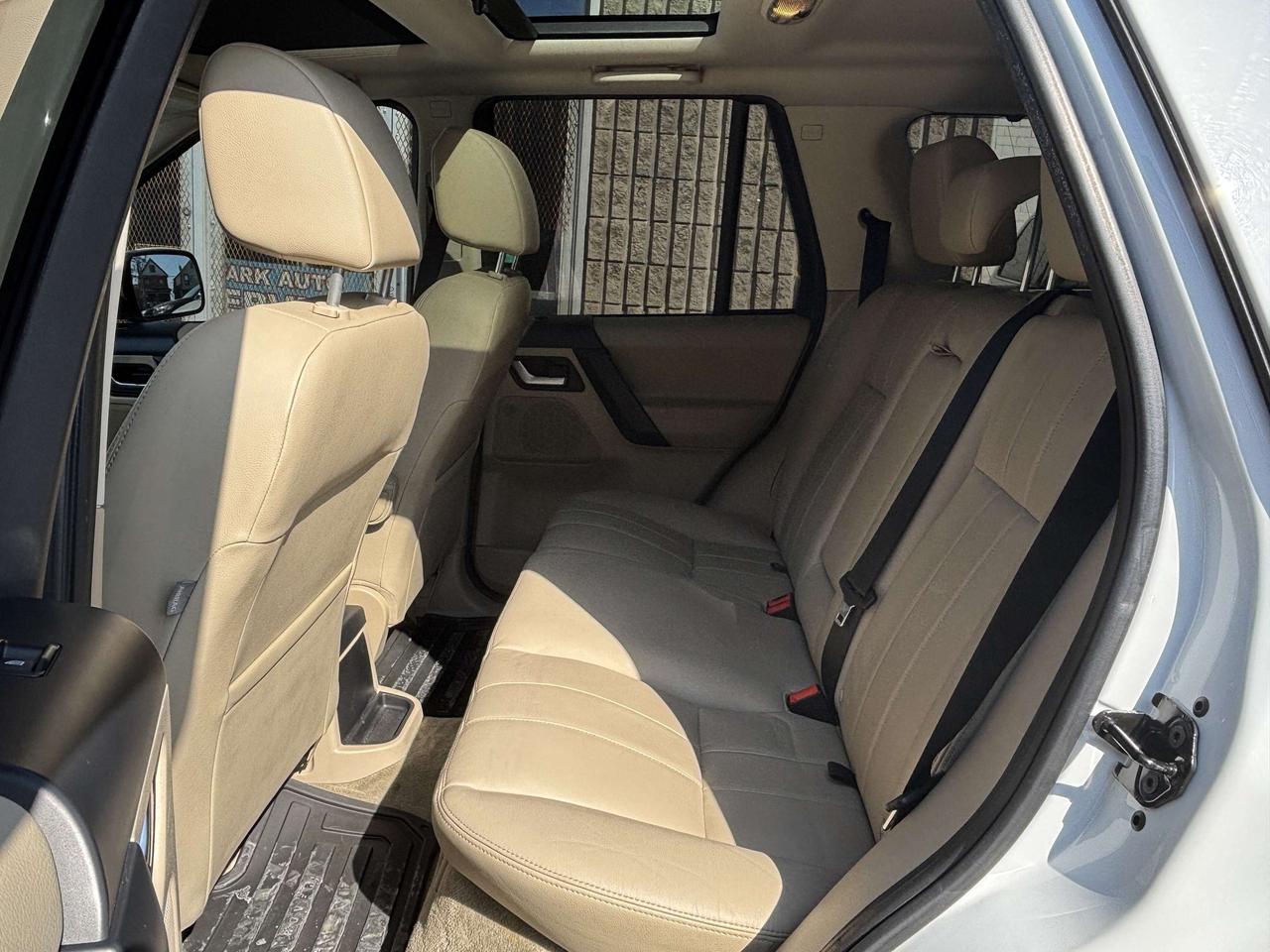 2013 Land Rover LR2 AWD 4dr Photo