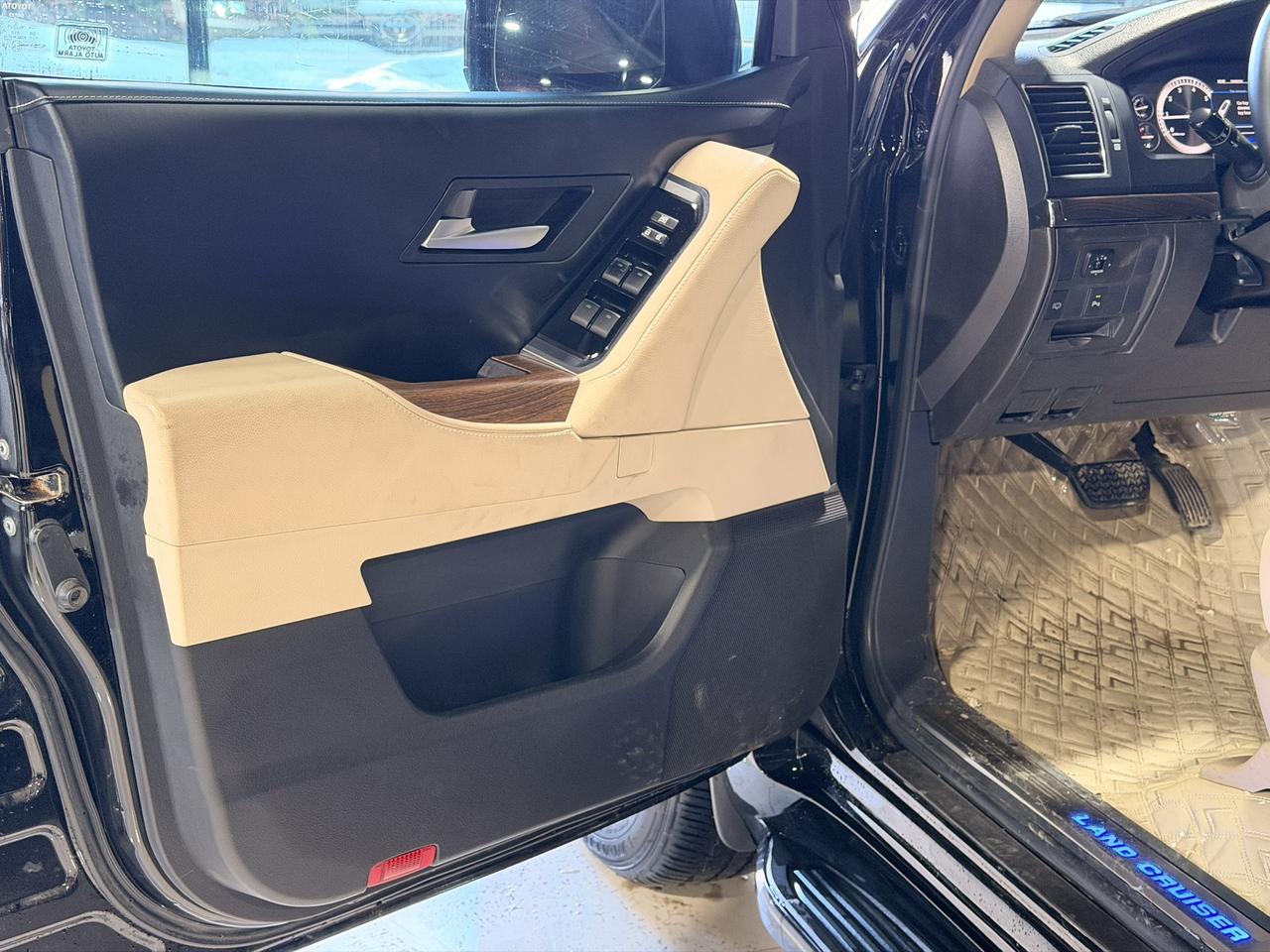 2008 Toyota Land Cruiser GXR Photo