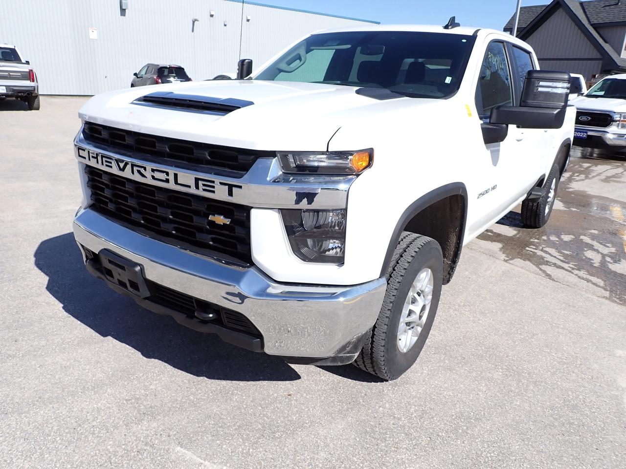 2023 Chevrolet SILVERADO 2500HD LT CREW CAB 4WD Photo2
