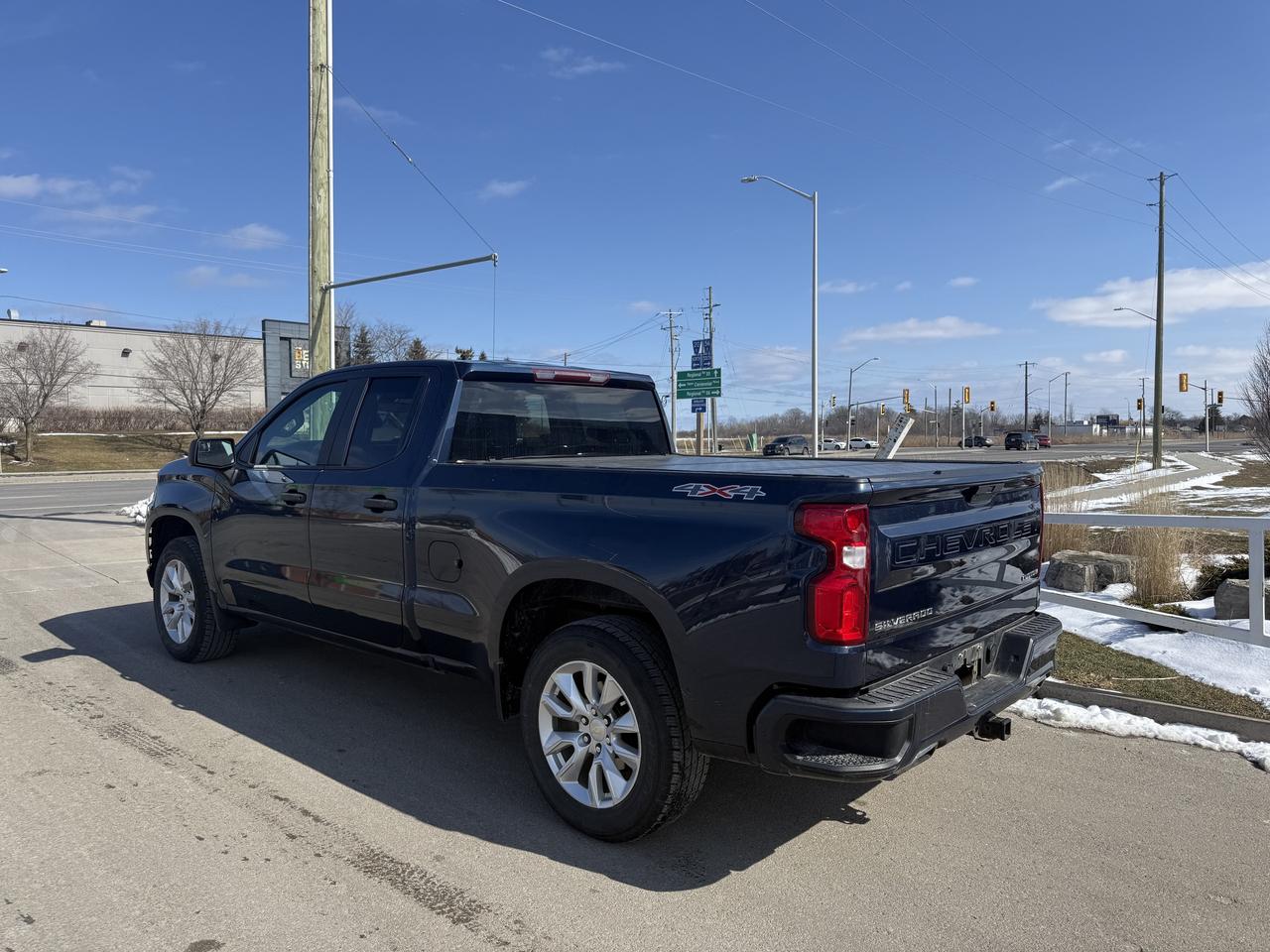2021 Chevrolet Silverado 1500 Custom   TONNEAU COVER   EXT CAB   5.3L V8 Photo2