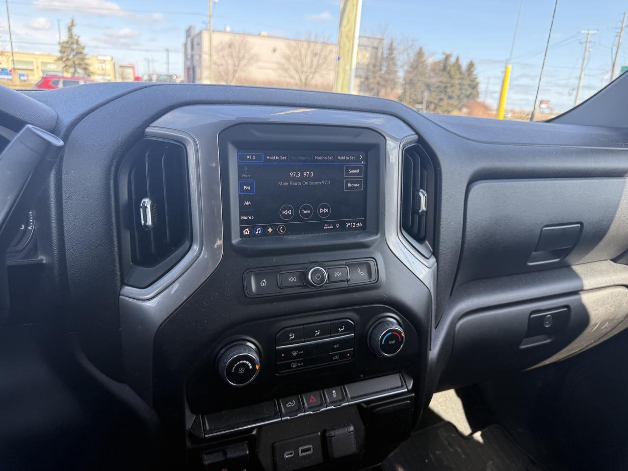 2021 Chevrolet Silverado 1500 Custom   TONNEAU COVER   EXT CAB   5.3L V8 Photo