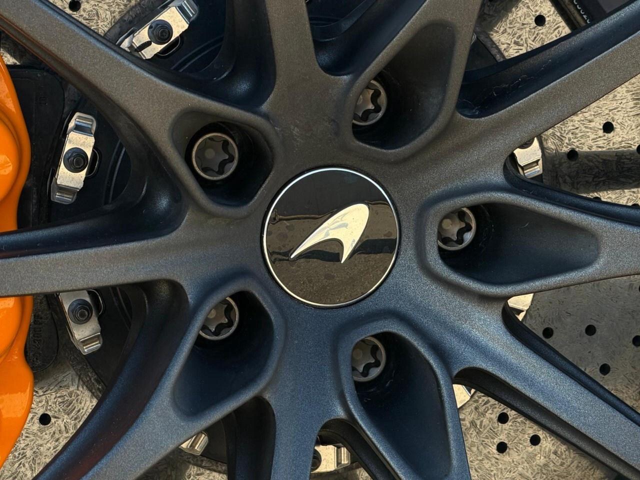 2021 McLaren 765LT Coupe Photo