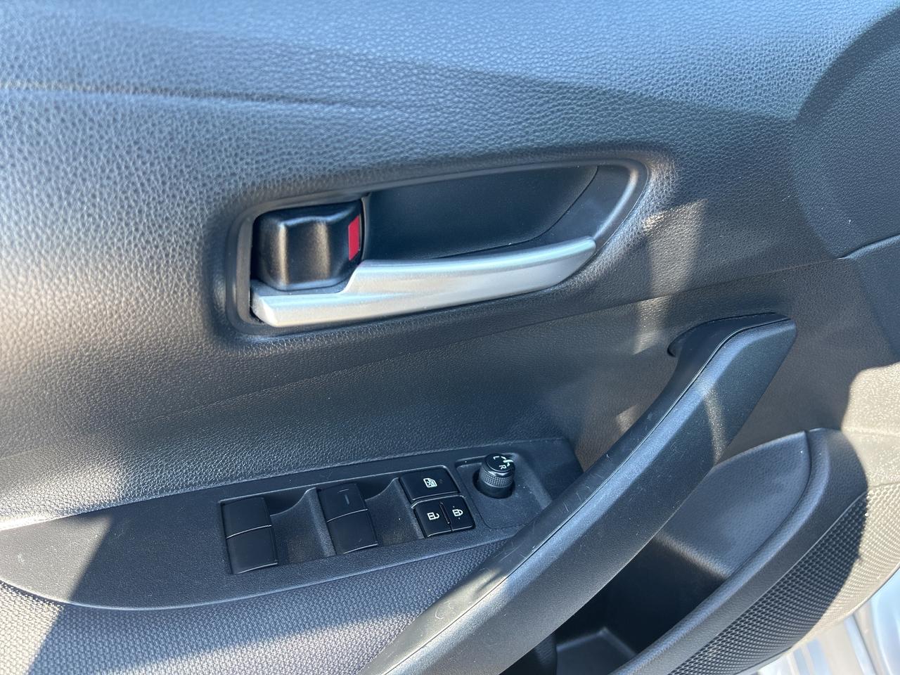 2020 Toyota Corolla LE   LOW KM   ONE OWNER Photo