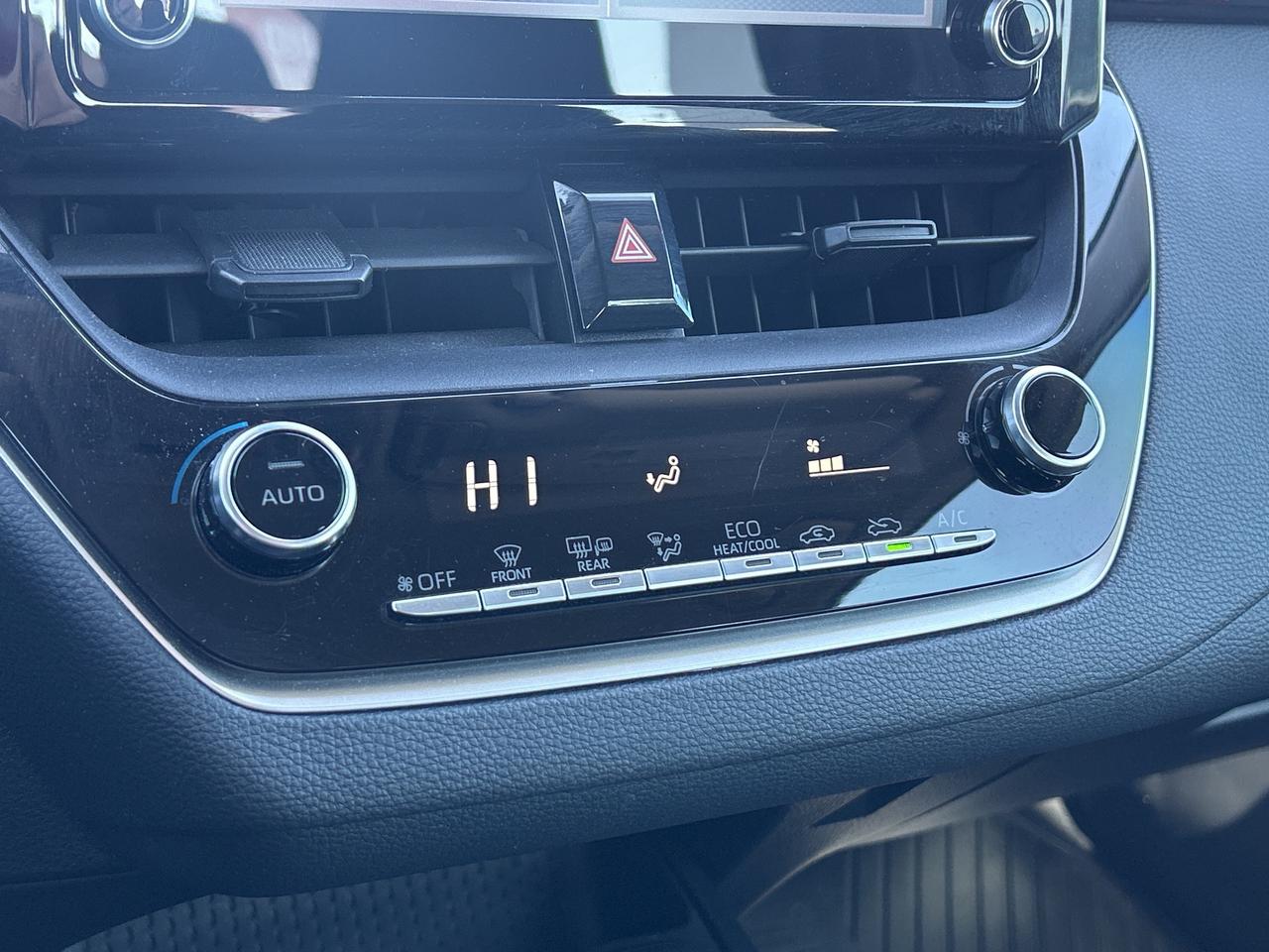 2020 Toyota Corolla LE   LOW KM   ONE OWNER Photo