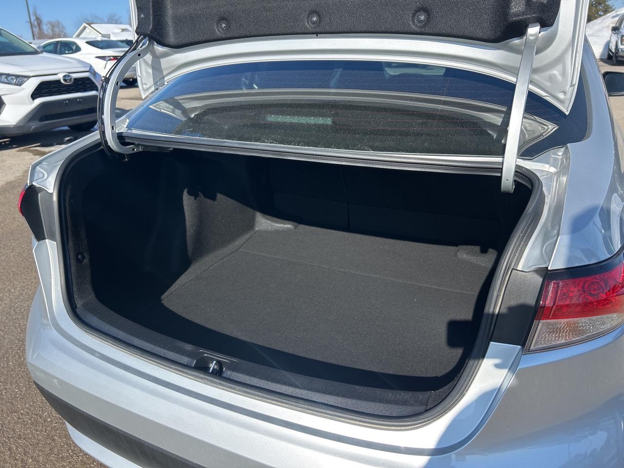 2020 Toyota Corolla LE   LOW KM   ONE OWNER Photo