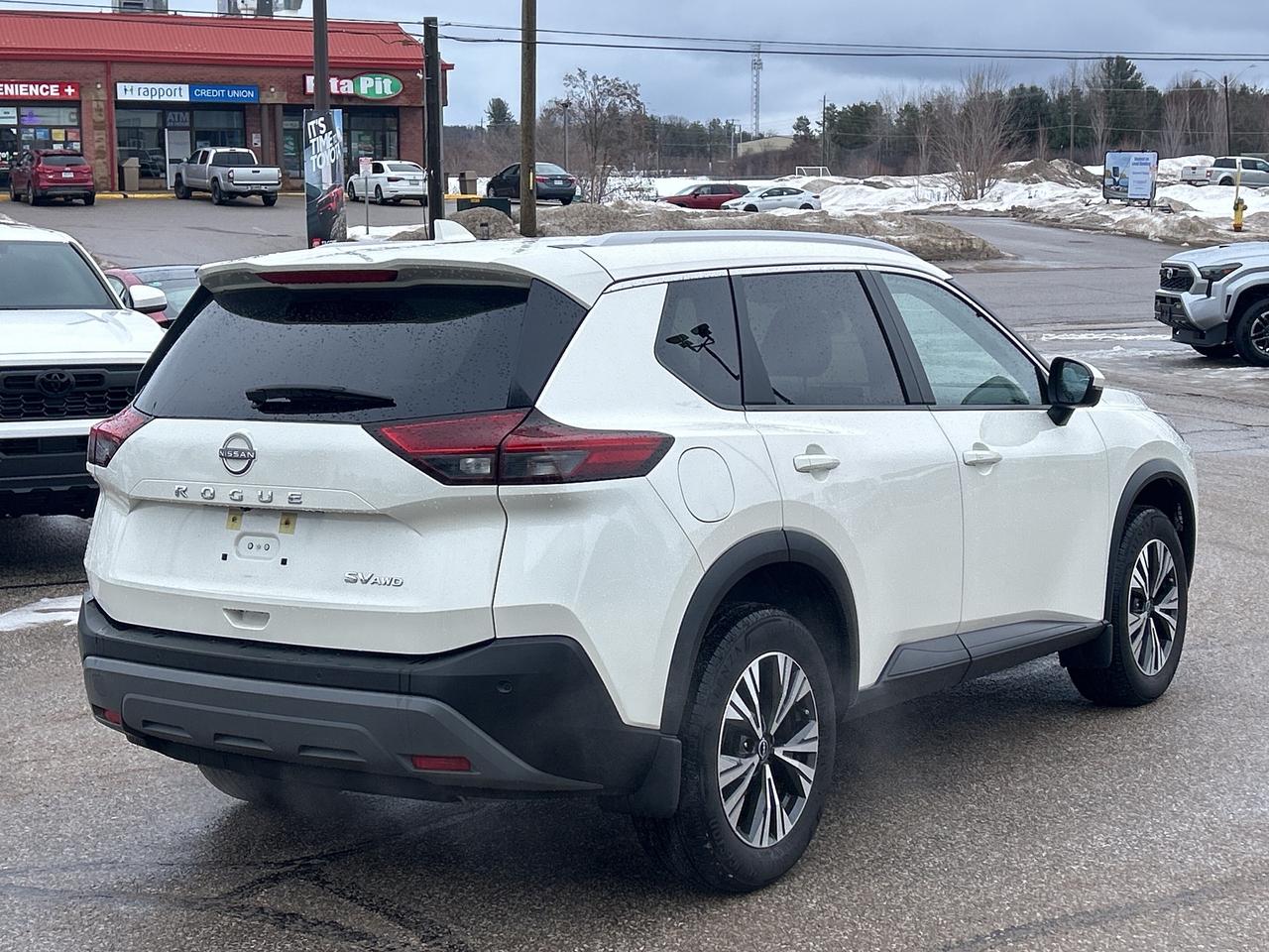2023 Nissan Rogue SV Moonroof   Heated Seats & Wheel Photo4