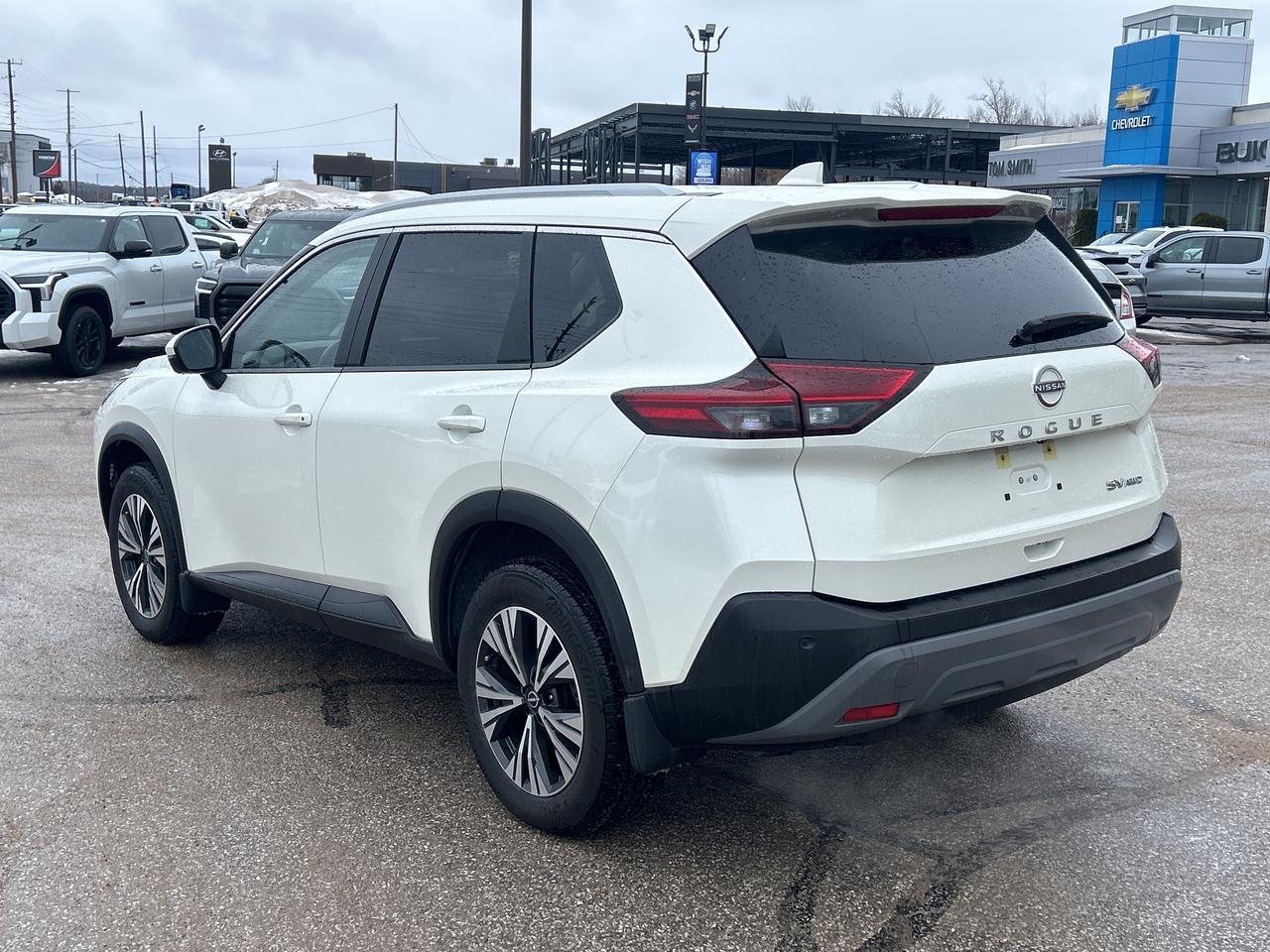 2023 Nissan Rogue SV Moonroof   Heated Seats & Wheel Photo2
