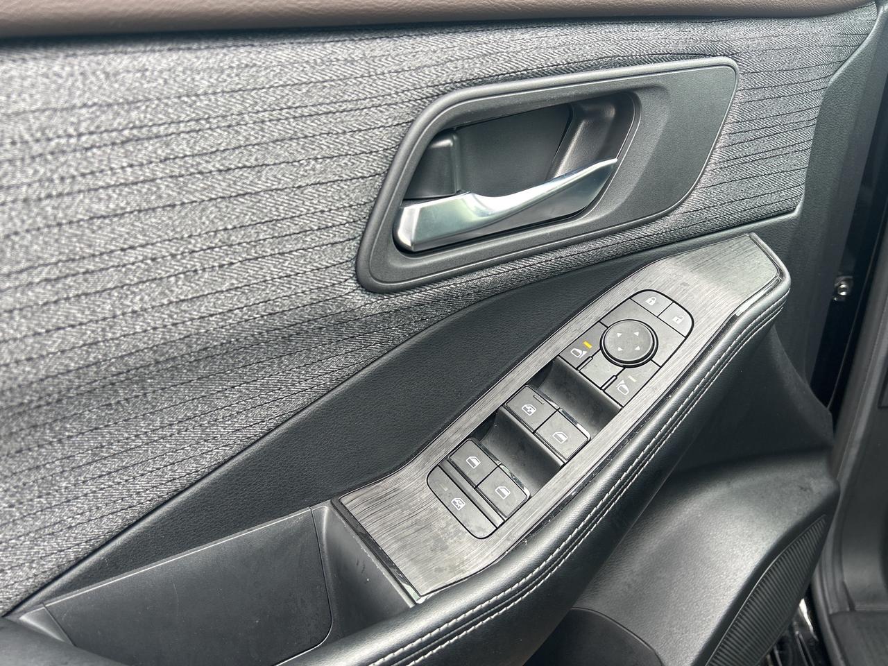 2023 Nissan Rogue SV Moonroof   LOW KM Photo