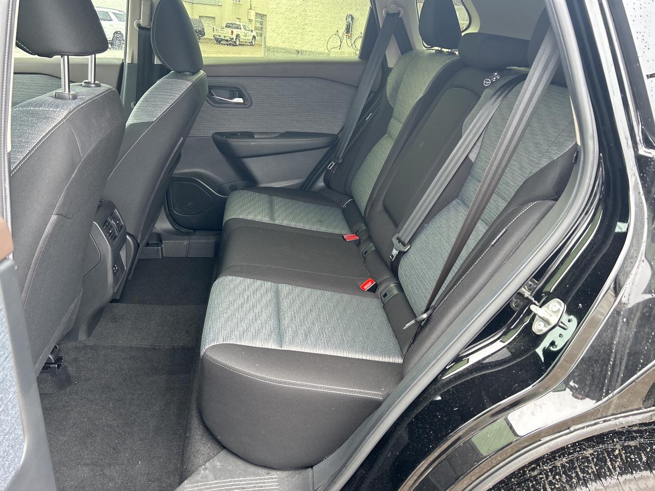 2023 Nissan Rogue SV Moonroof   LOW KM Photo