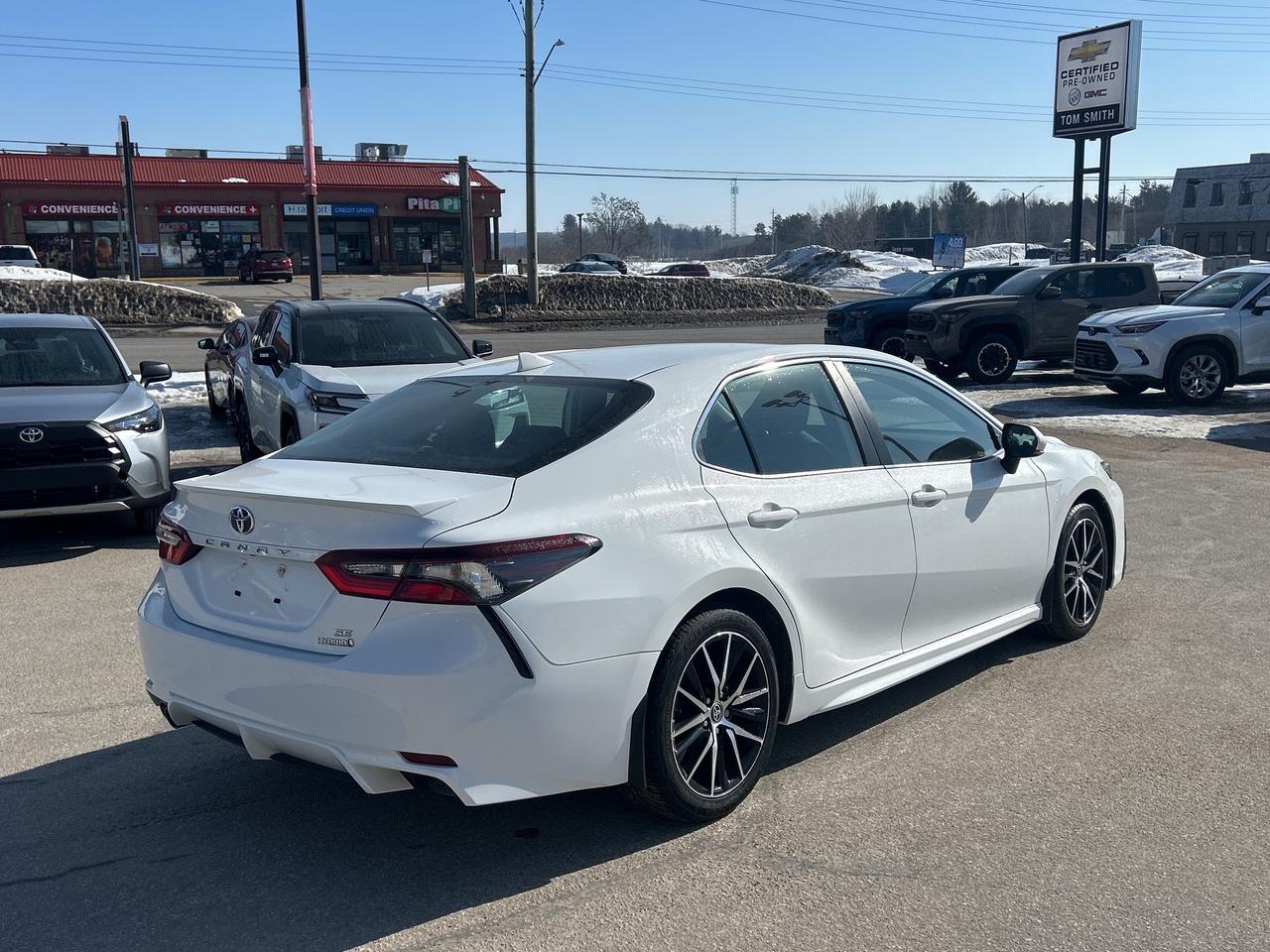 2023 Toyota Camry HYBRID SE Photo