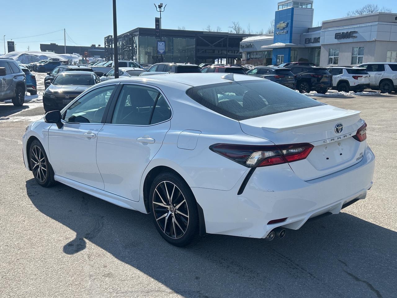 2023 Toyota Camry HYBRID SE Photo2