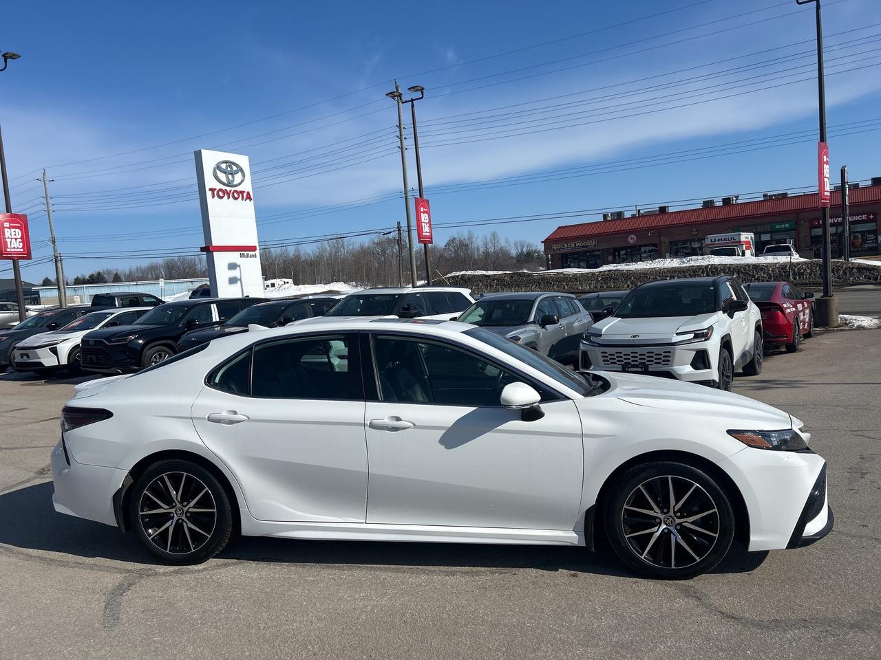 2023 Toyota Camry HYBRID SE Photo