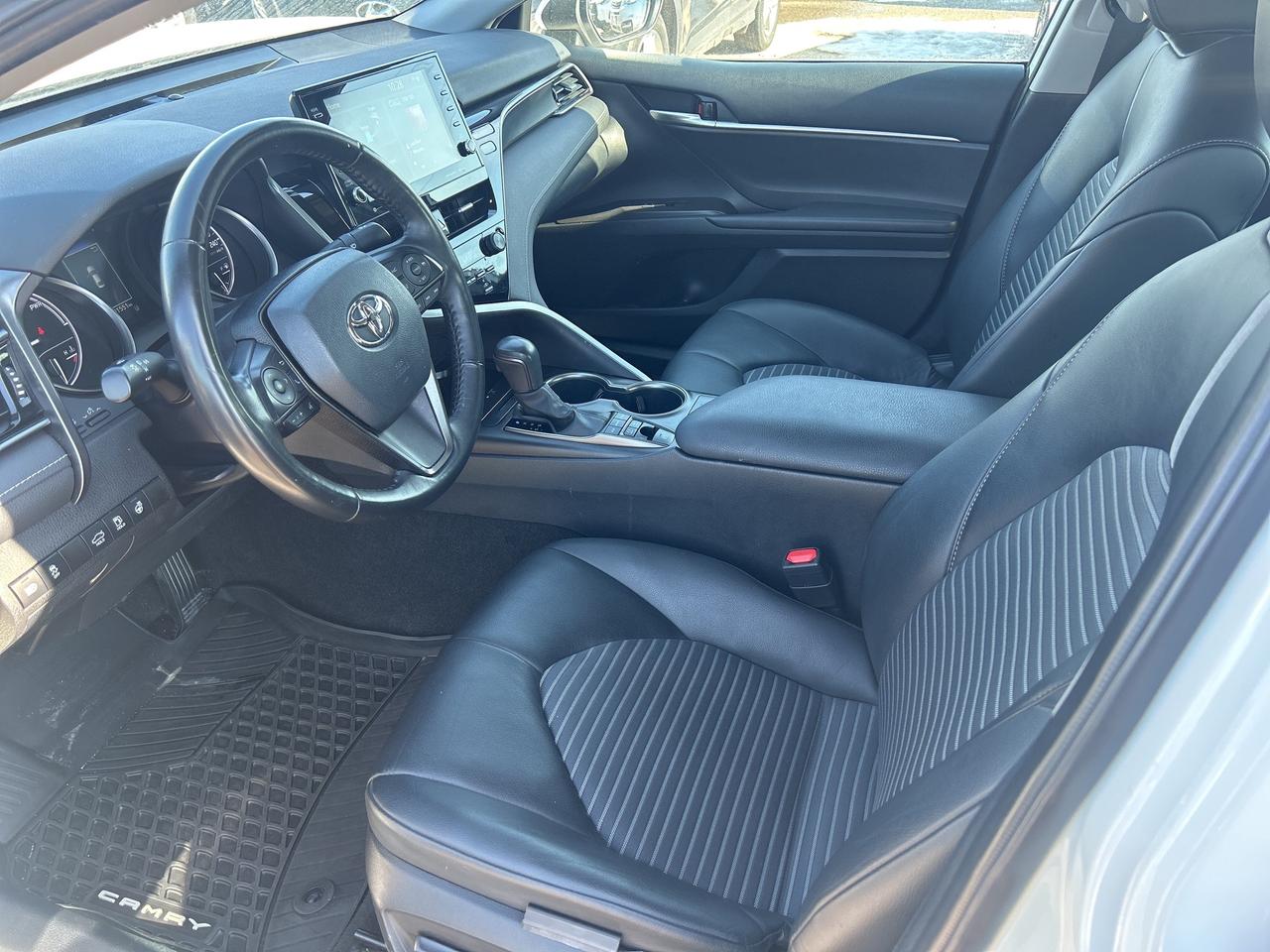 2023 Toyota Camry HYBRID SE Photo