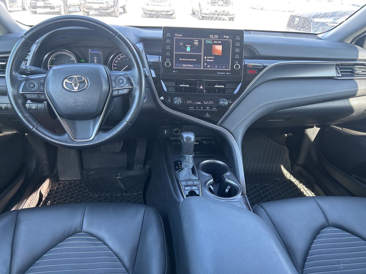 2023 Toyota Camry HYBRID SE Photo