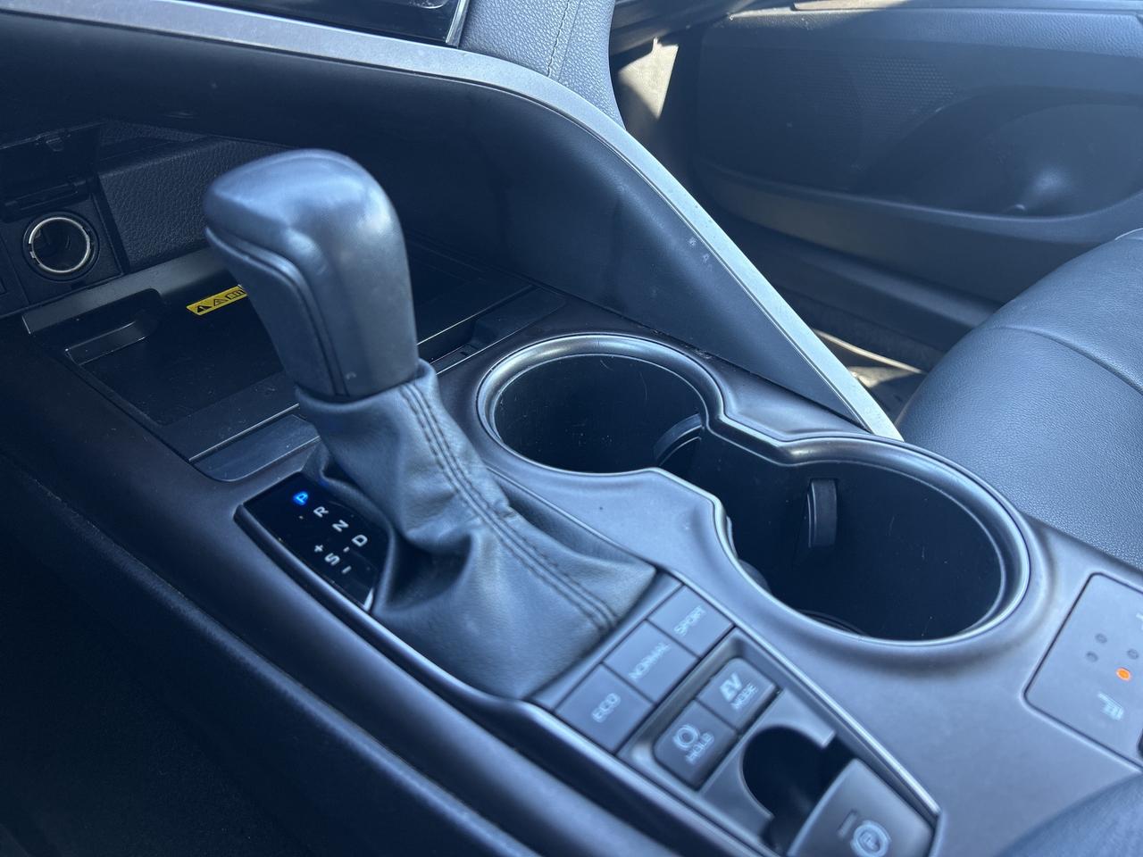 2023 Toyota Camry HYBRID SE Photo