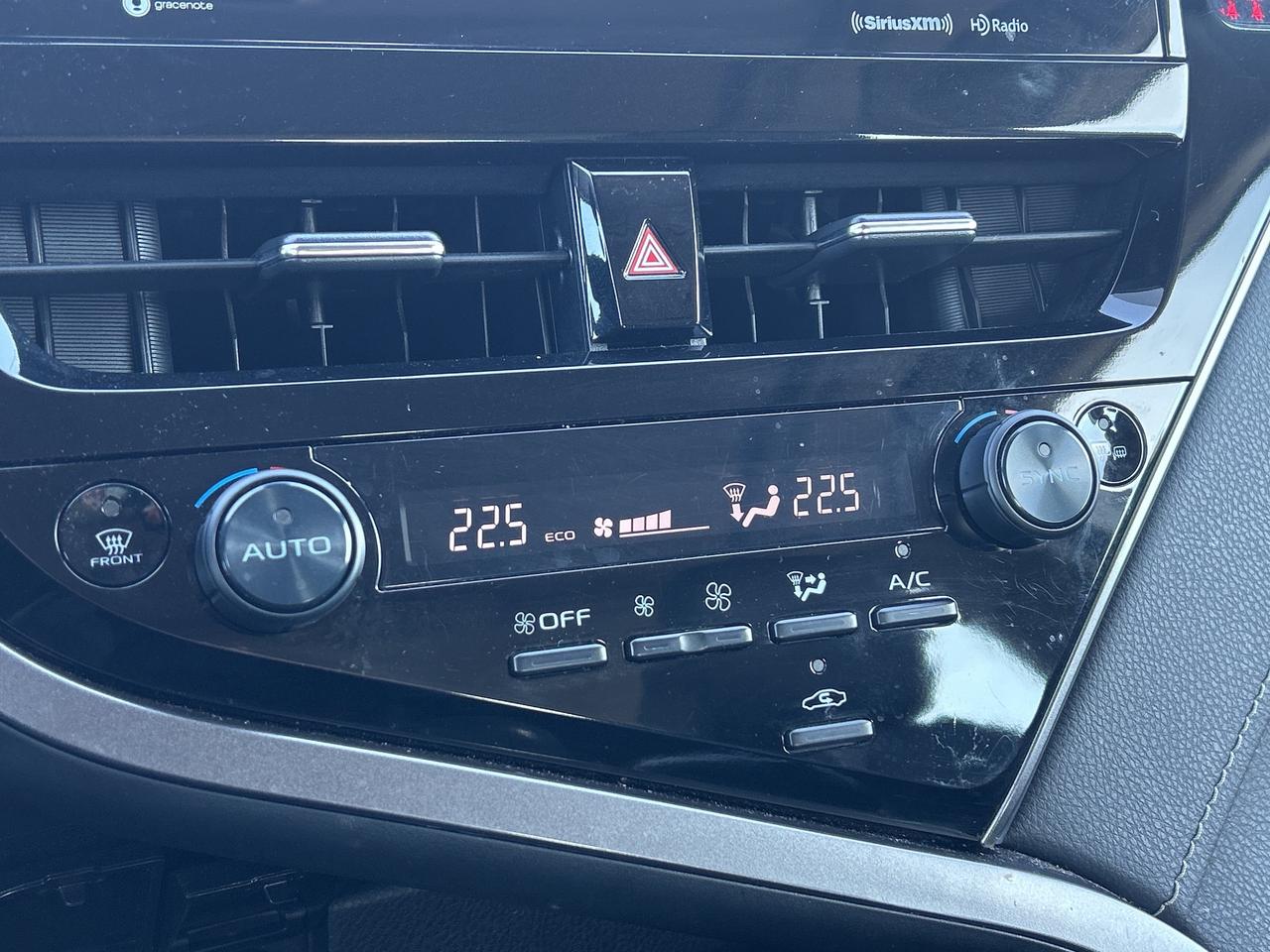 2023 Toyota Camry HYBRID SE Photo