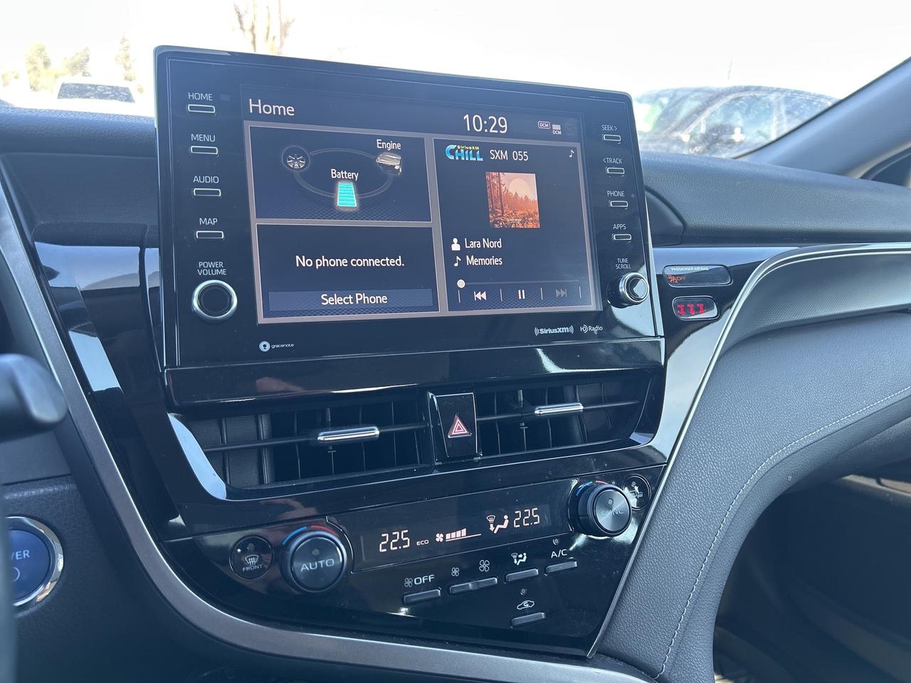 2023 Toyota Camry HYBRID SE Photo