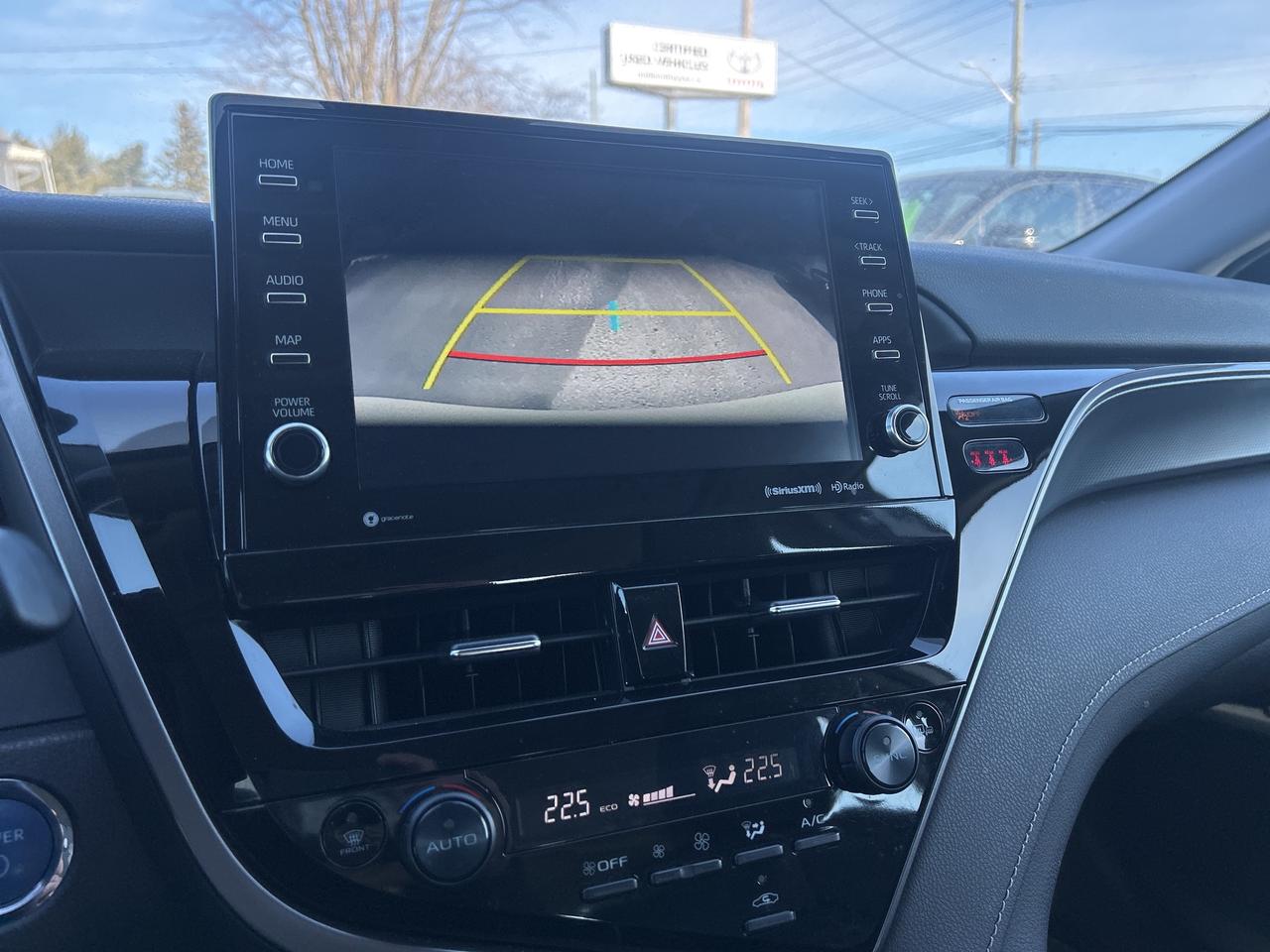 2023 Toyota Camry HYBRID SE Photo