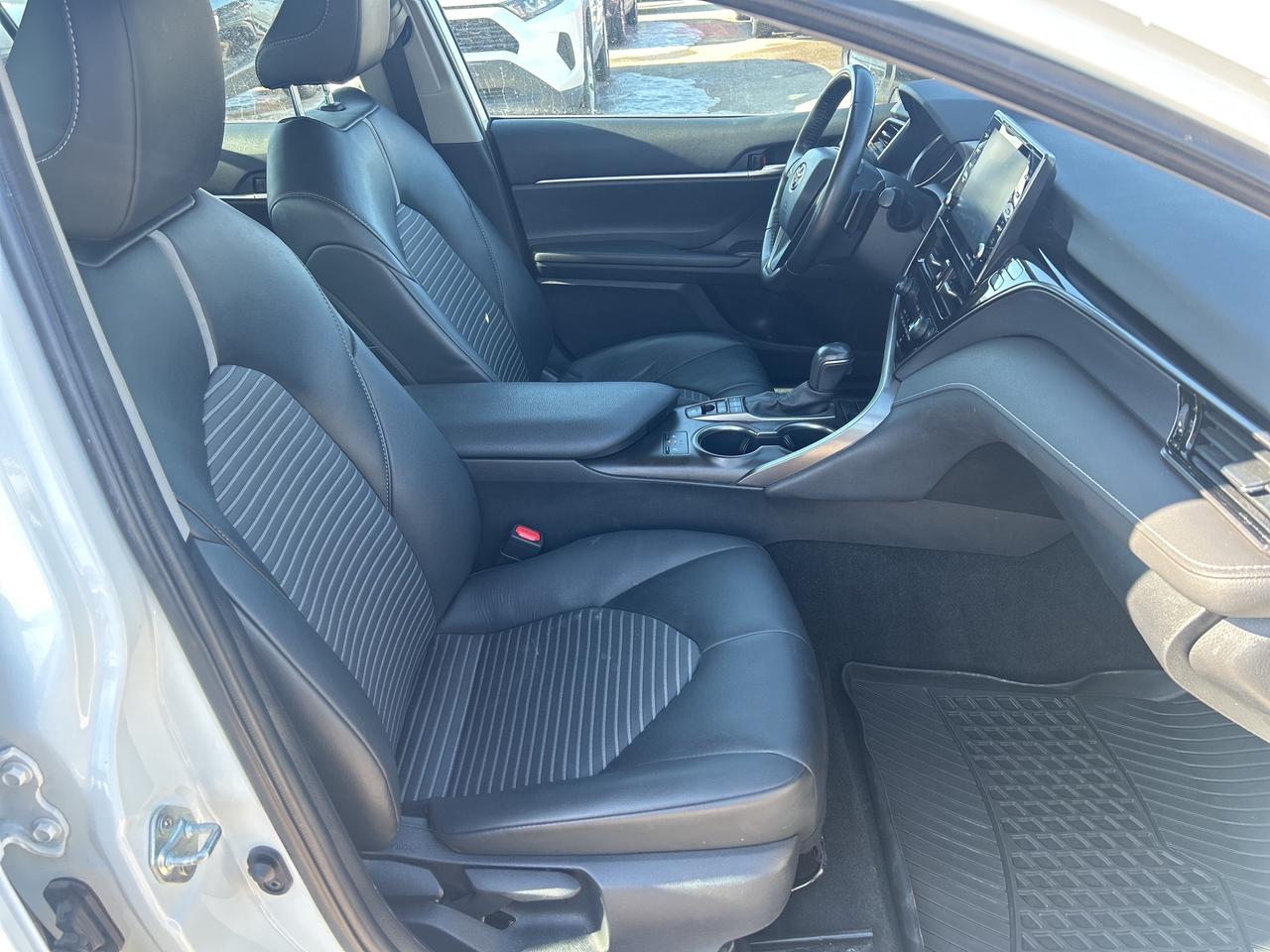 2023 Toyota Camry HYBRID SE Photo