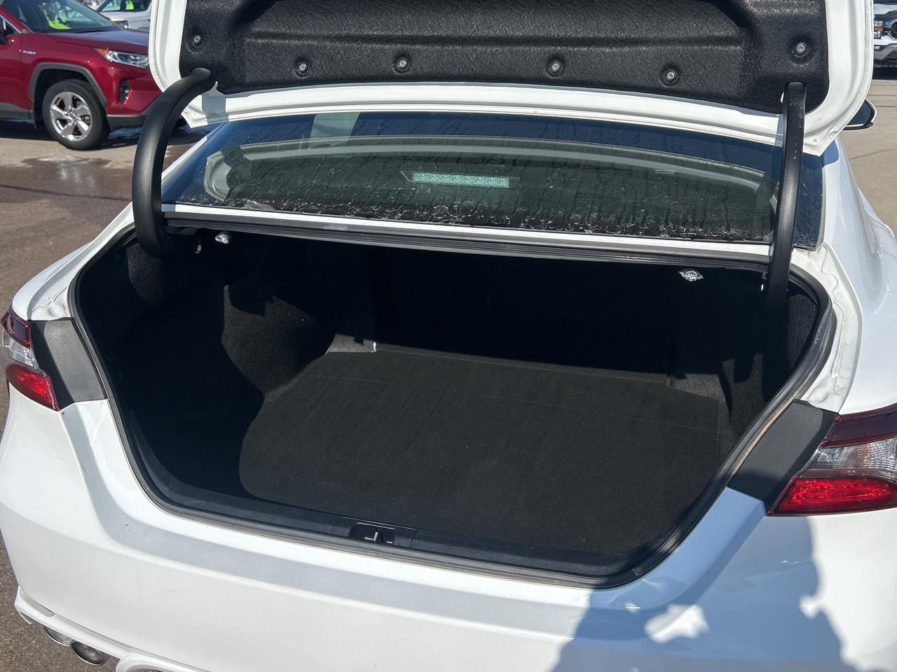 2023 Toyota Camry HYBRID SE Photo