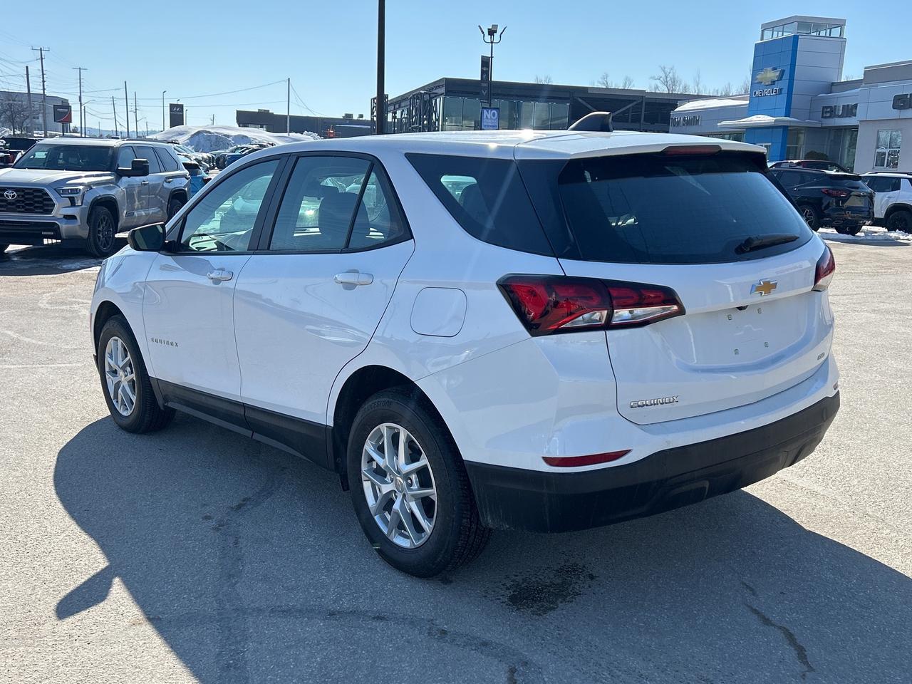 2024 Chevrolet Equinox LS   No Reported Accidents Photo2