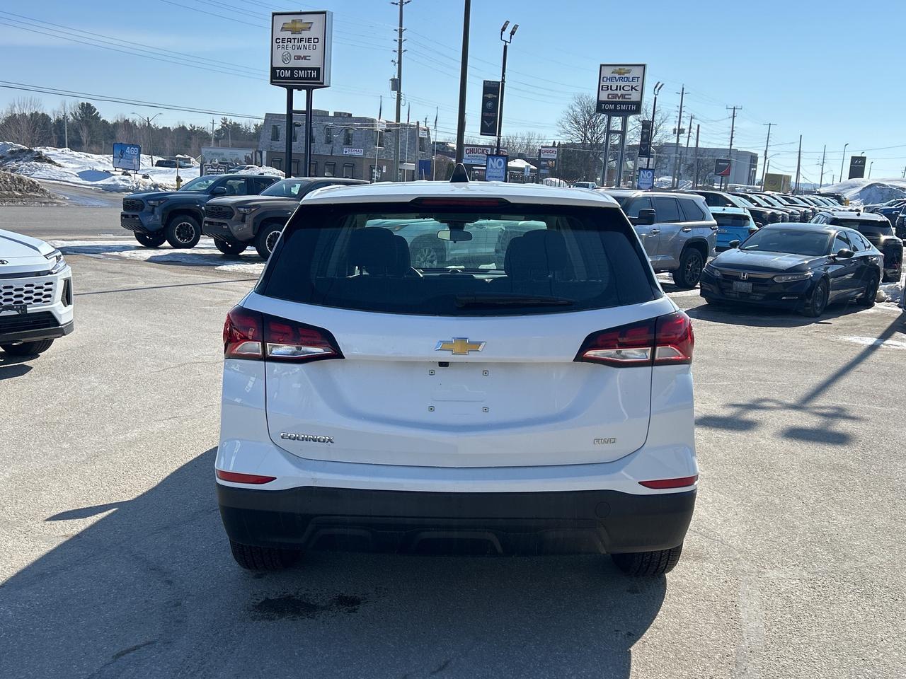 2024 Chevrolet Equinox LS   No Reported Accidents Photo3