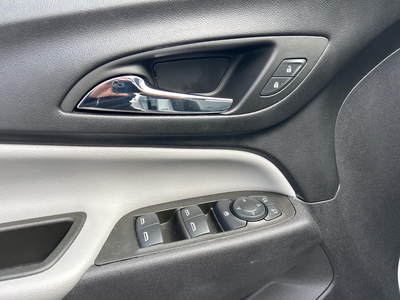 2024 Chevrolet Equinox LS   No Reported Accidents Photo