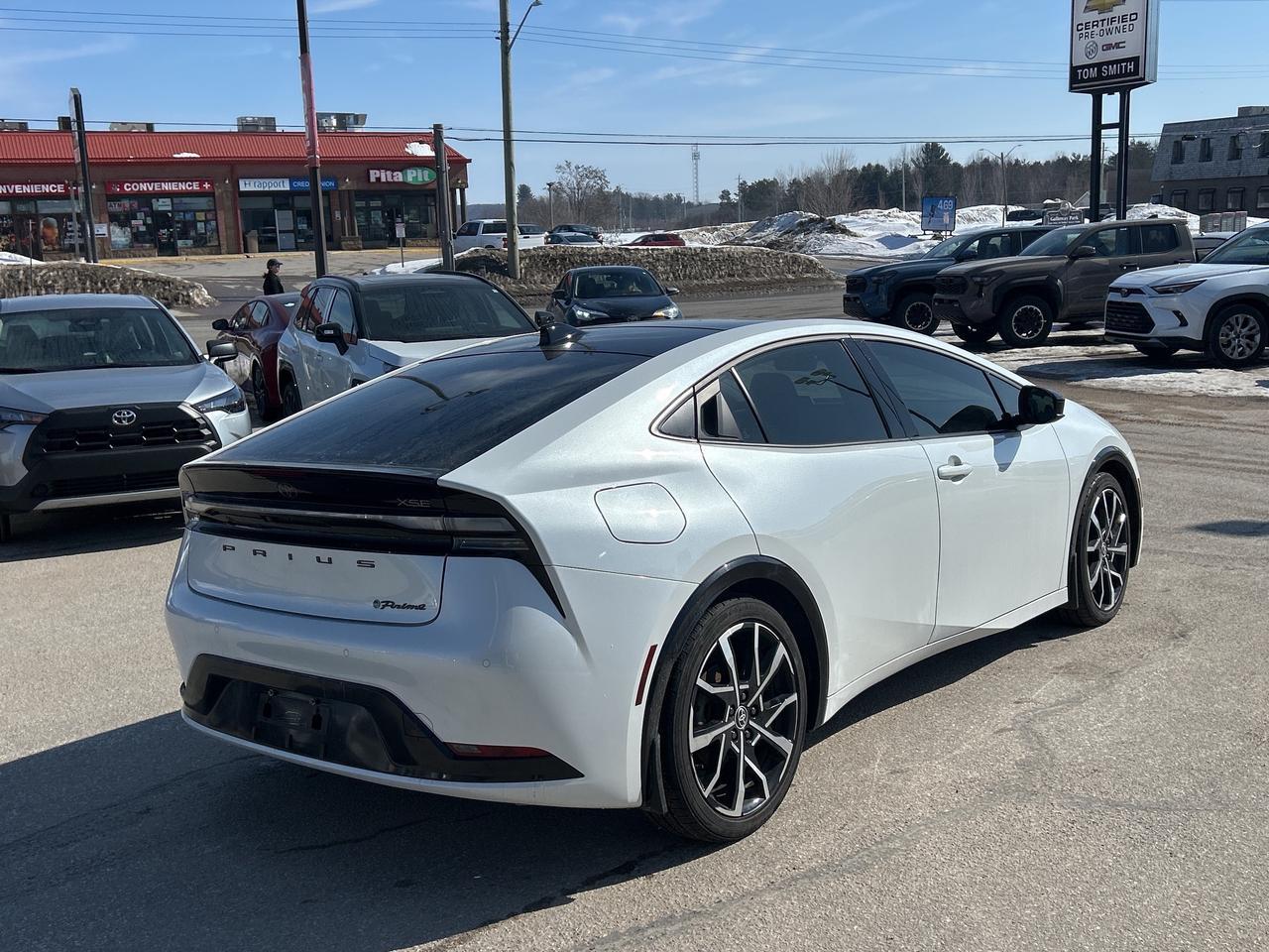 2024 Toyota Prius Prime SE Photo4