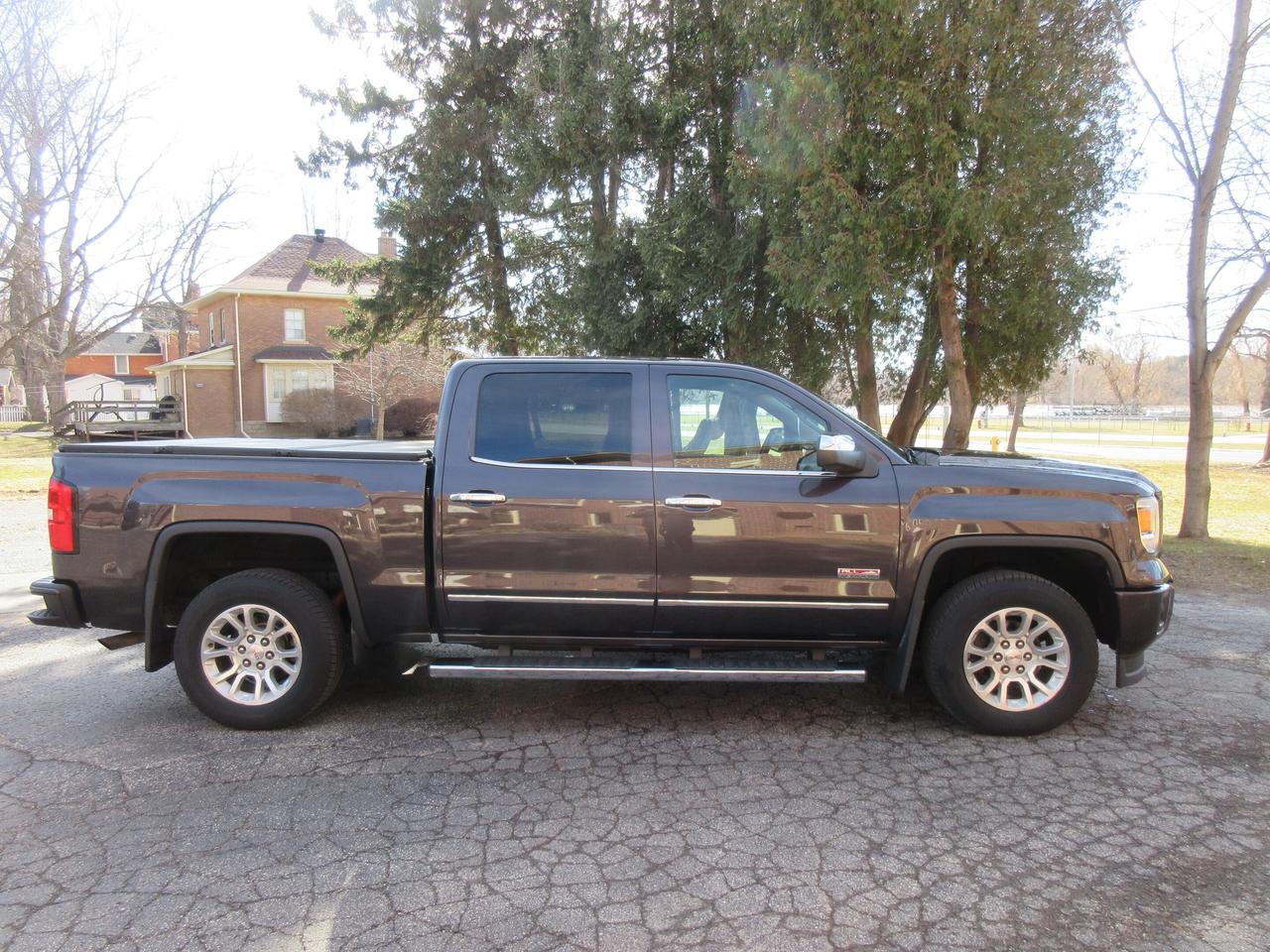 2015 GMC Sierra 1500 4WD Crew Cab 143.5" SLE All Terrain Photo