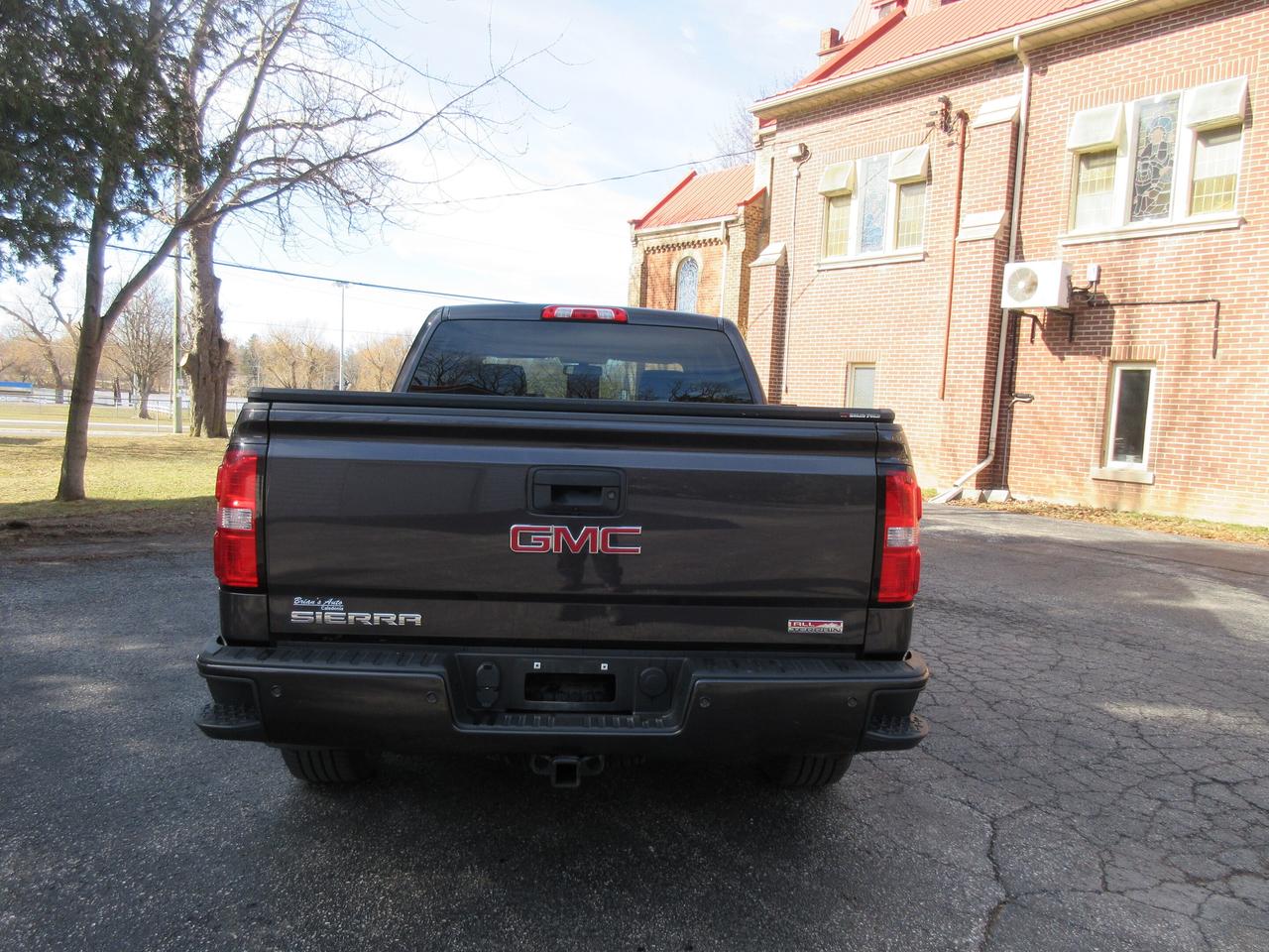 2015 GMC Sierra 1500 4WD Crew Cab 143.5" SLE All Terrain Photo