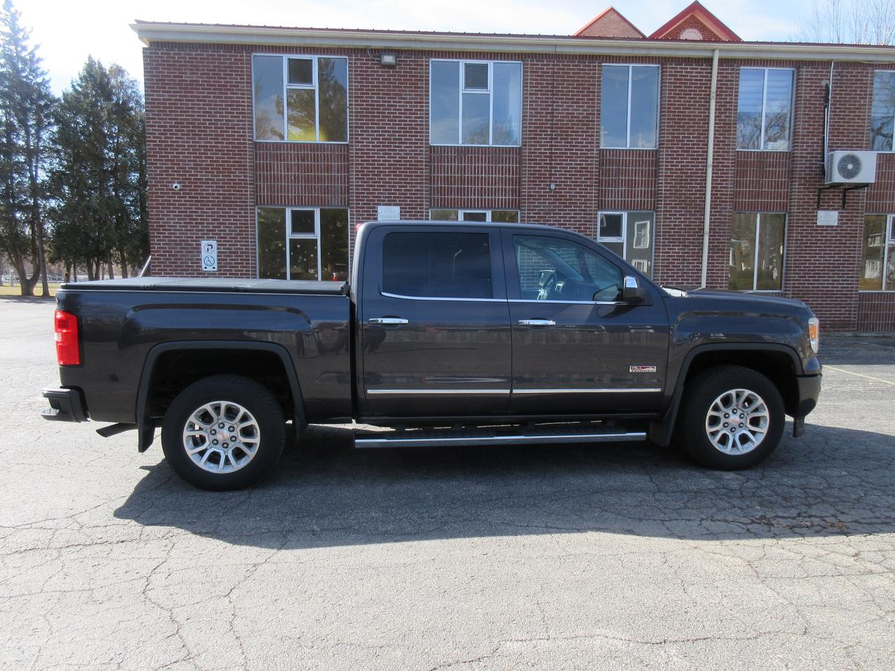 2015 GMC Sierra 1500 4WD Crew Cab 143.5" SLE All Terrain Photo