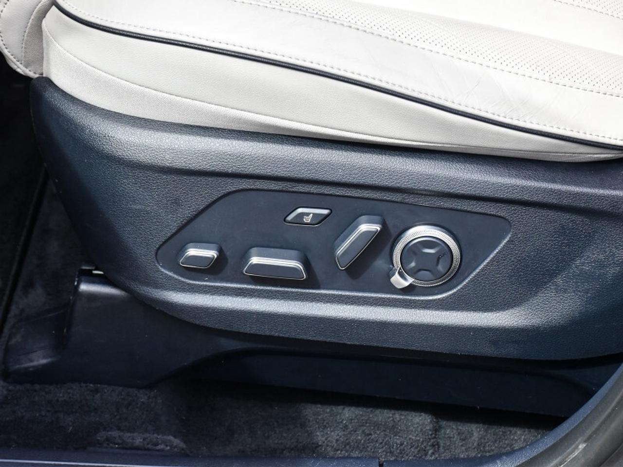 2023 Hyundai PALISADE Ultimate Calligraphy AWD-Captain Chairs  Navi  Roo Photo