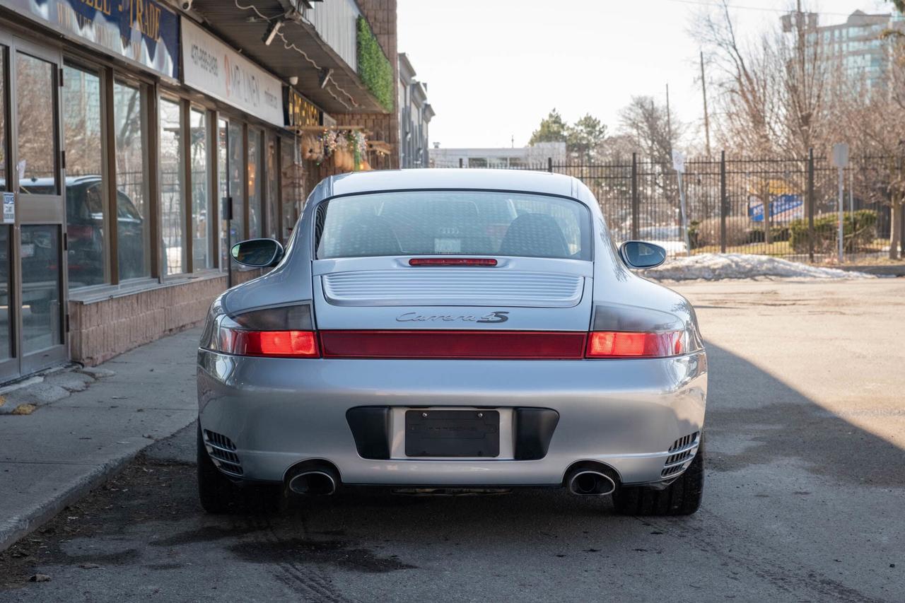 2002 Porsche 911 Carrera 4S   Coupe 6-speed manual Photo4