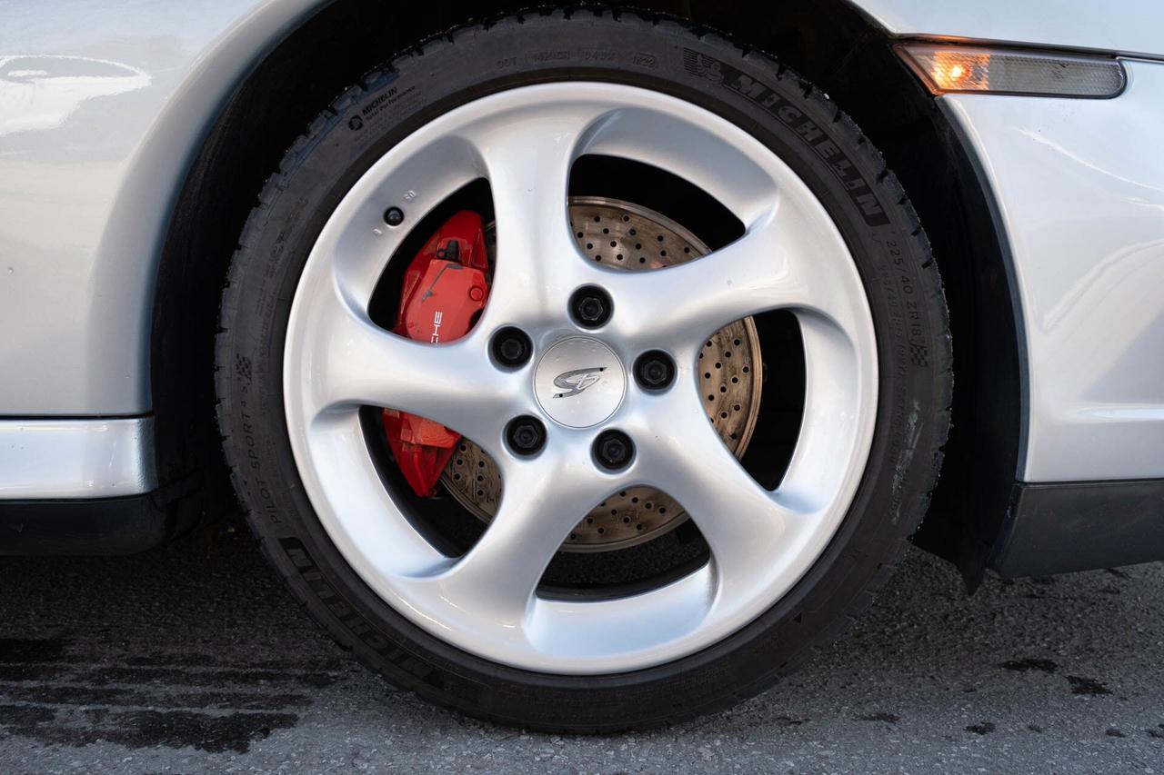 2002 Porsche 911 Carrera 4S   Coupe 6-speed manual Photo