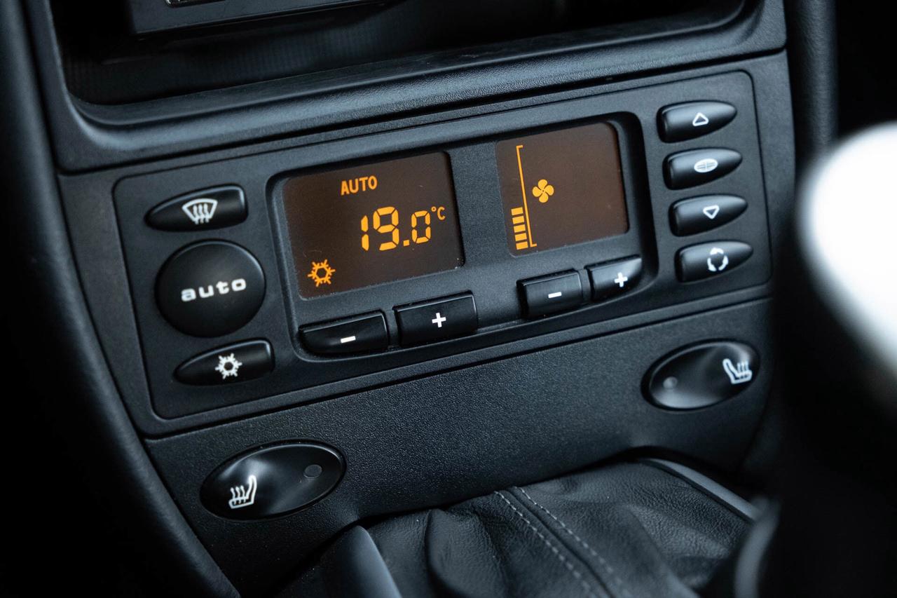 2002 Porsche 911 Carrera 4S   Coupe 6-speed manual Photo