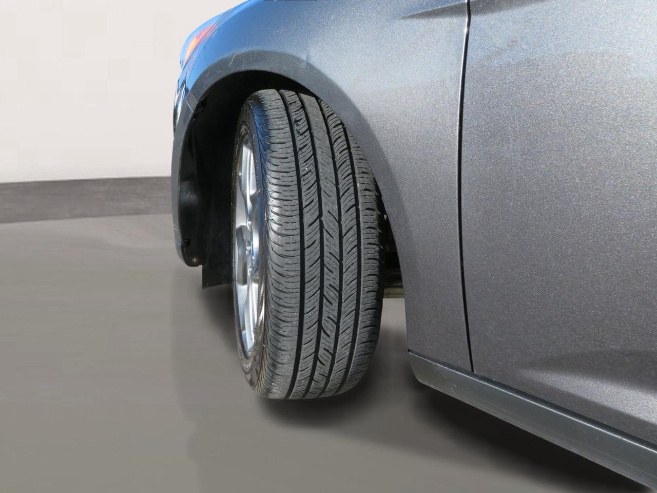 2015 Ford Focus 5dr HB Titanium Photo