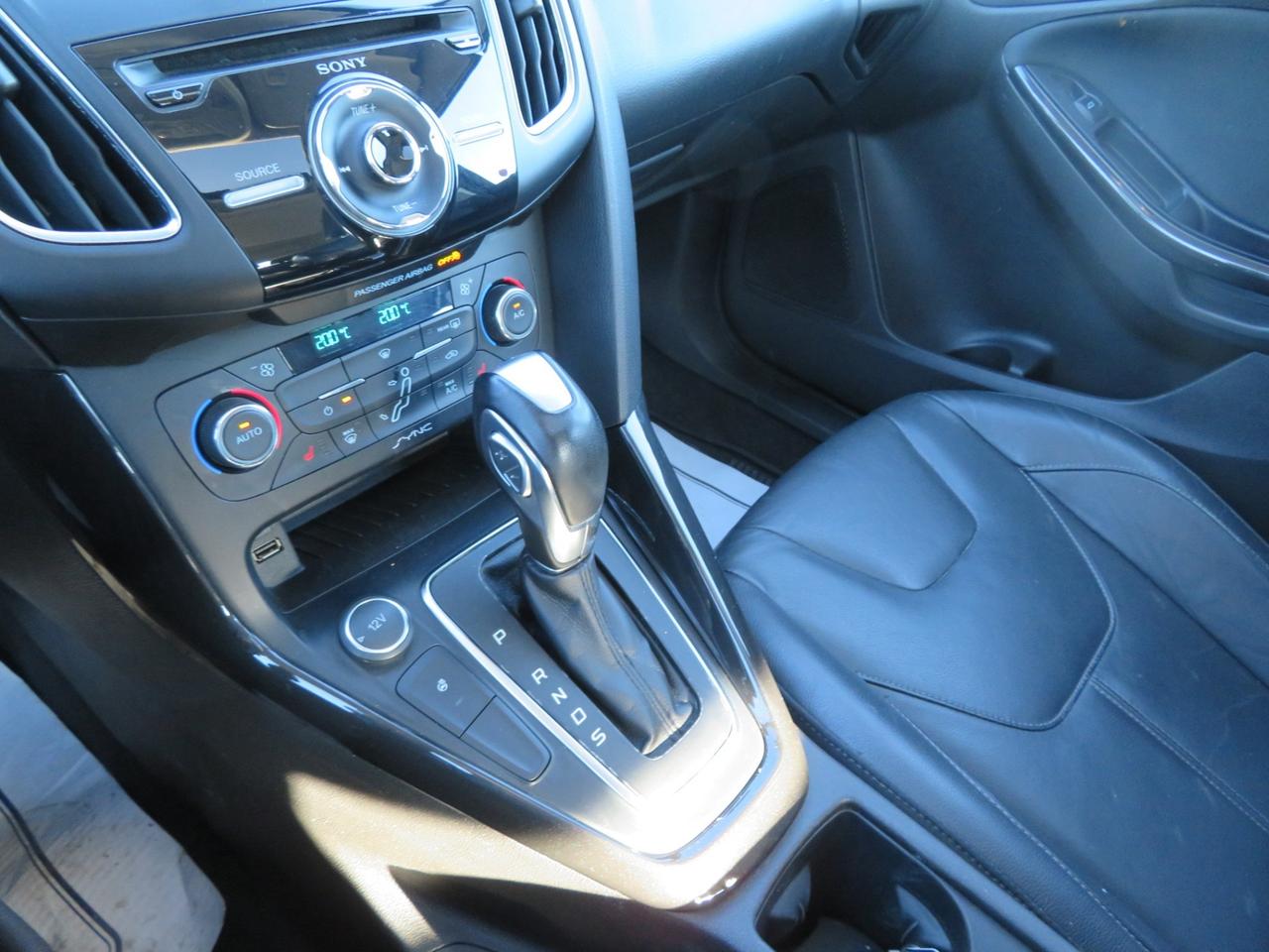 2015 Ford Focus 5dr HB Titanium Photo