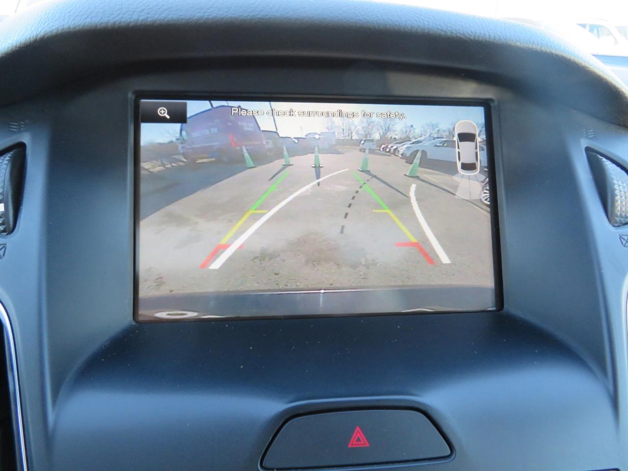 2015 Ford Focus 5dr HB Titanium Photo