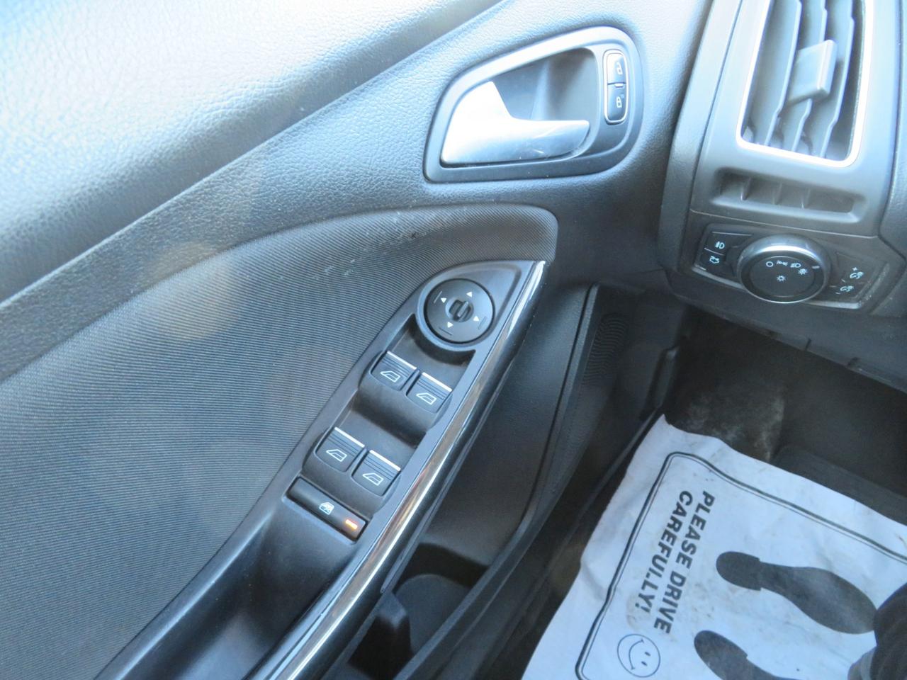 2015 Ford Focus 5dr HB Titanium Photo