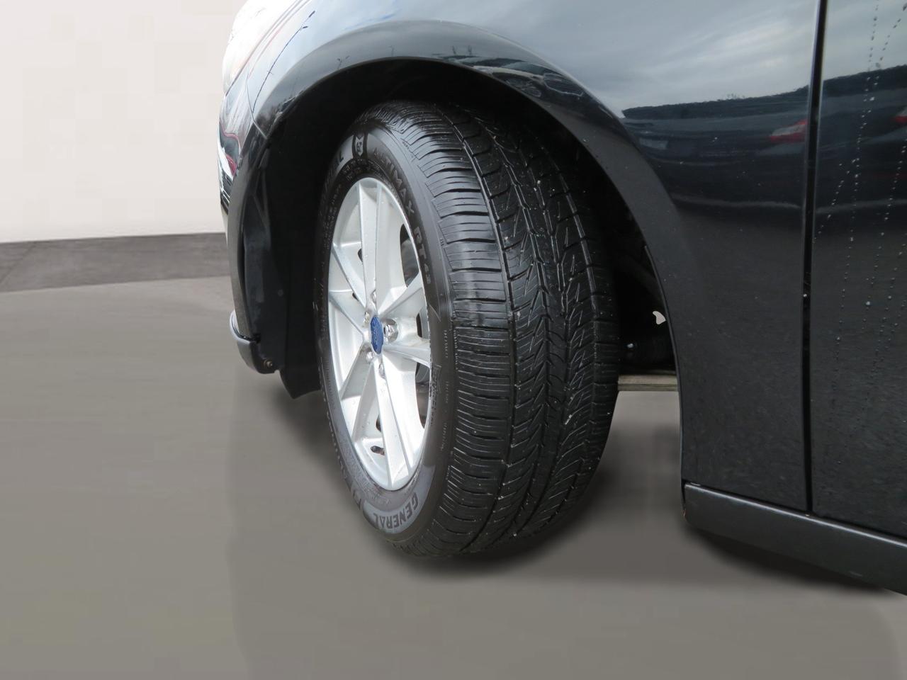 2016 Ford Focus 5DR HB SE Photo