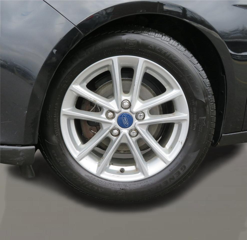 2016 Ford Focus 5DR HB SE Photo