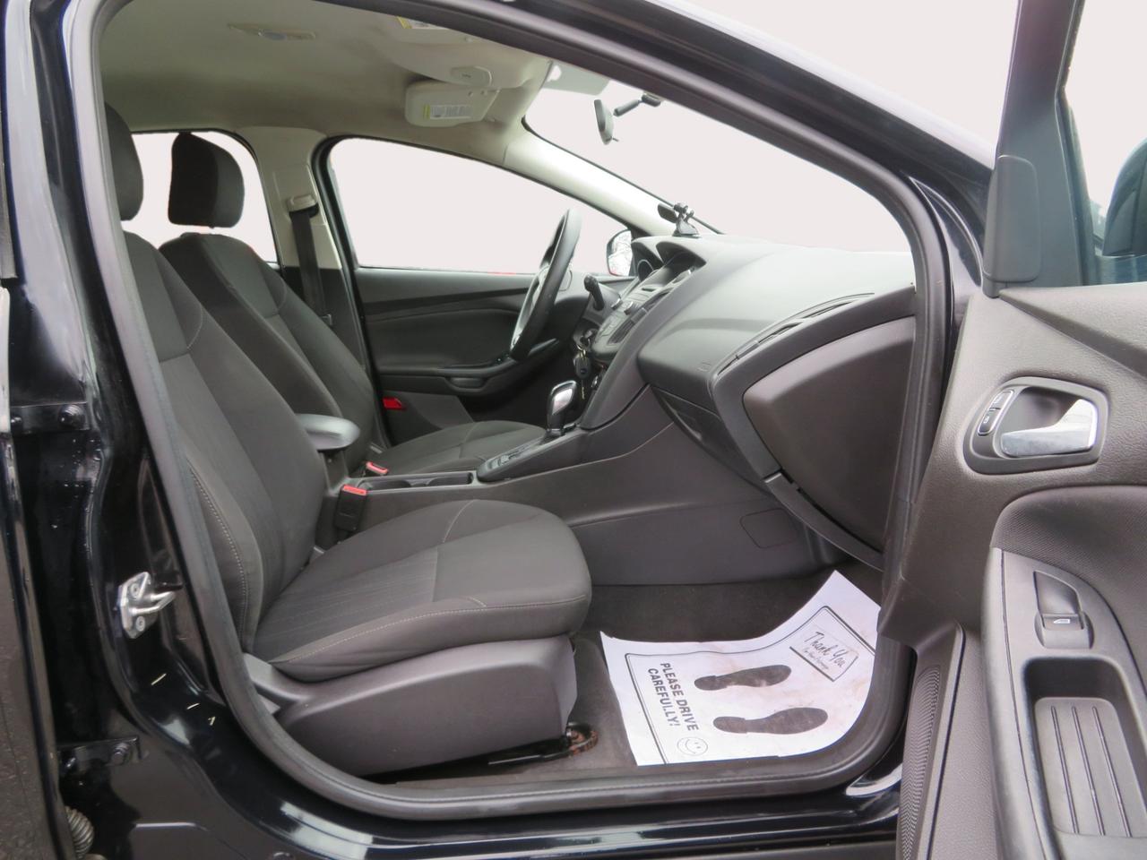 2016 Ford Focus 5DR HB SE Photo