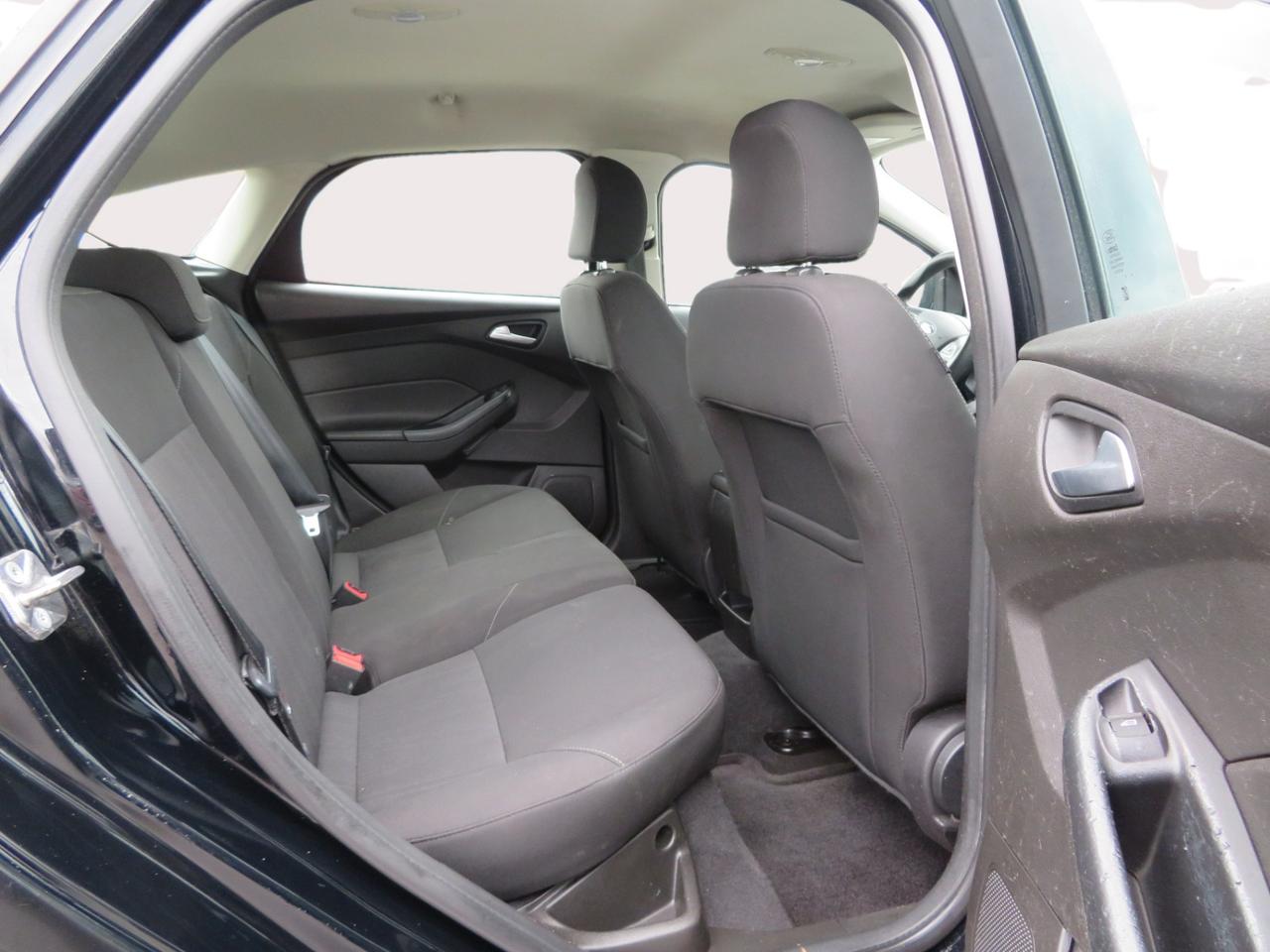 2016 Ford Focus 5DR HB SE Photo