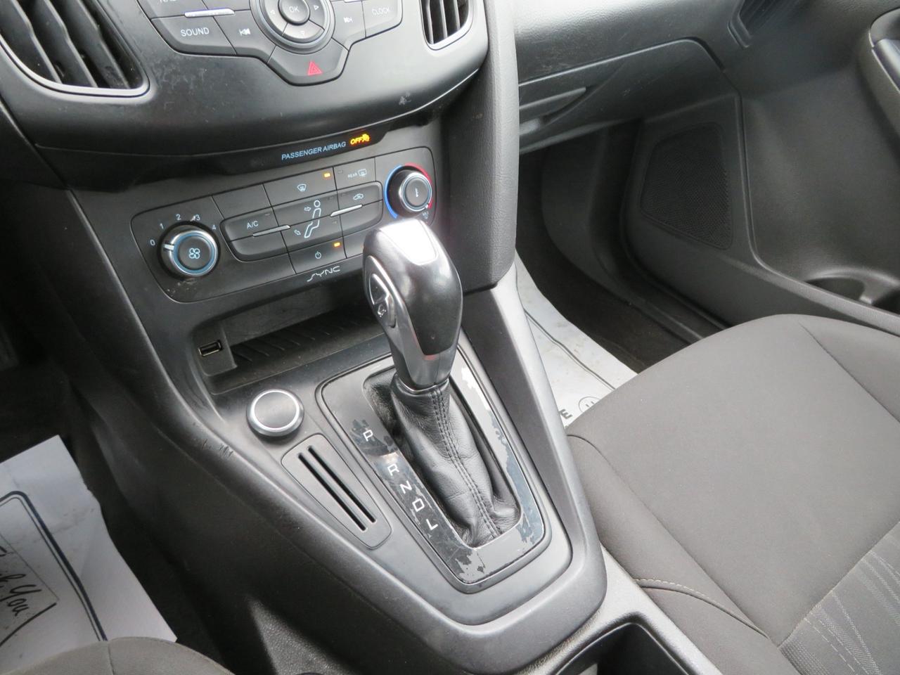 2016 Ford Focus 5DR HB SE Photo