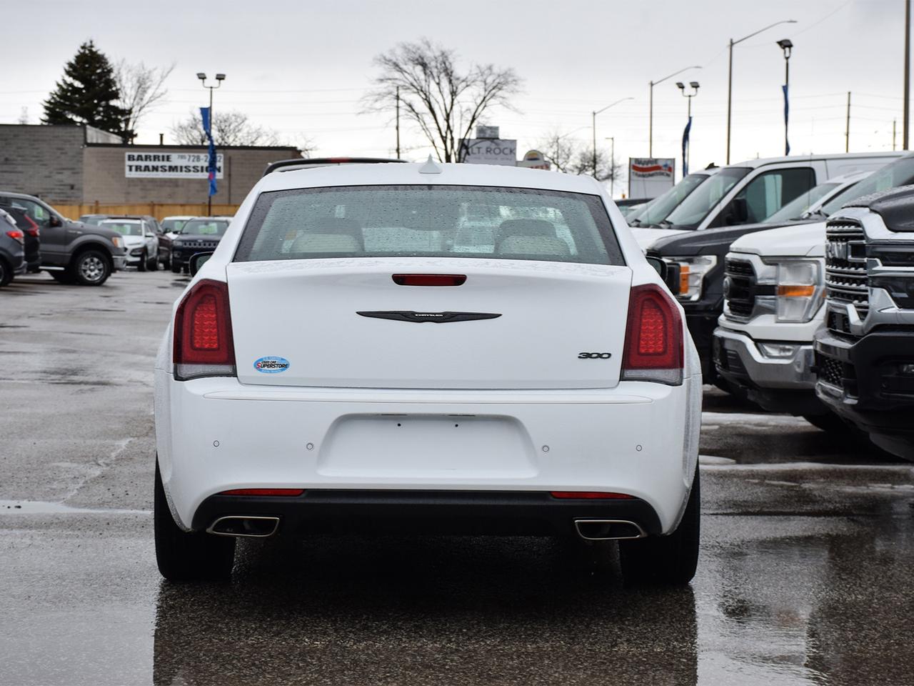 2023 Chrysler 300 Touring L ~Nav ~Camera ~Heated Leather ~Blind Spot Photo4