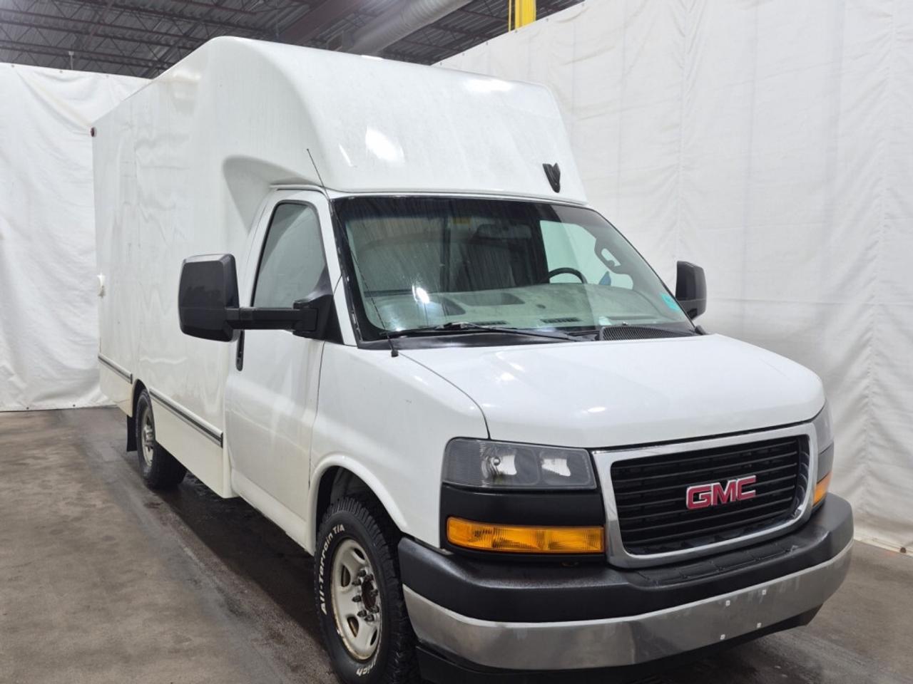 2019 GMC Savana 12Ft Aerocell Box + Over Cab - V6 Gas - All Servic Photo
