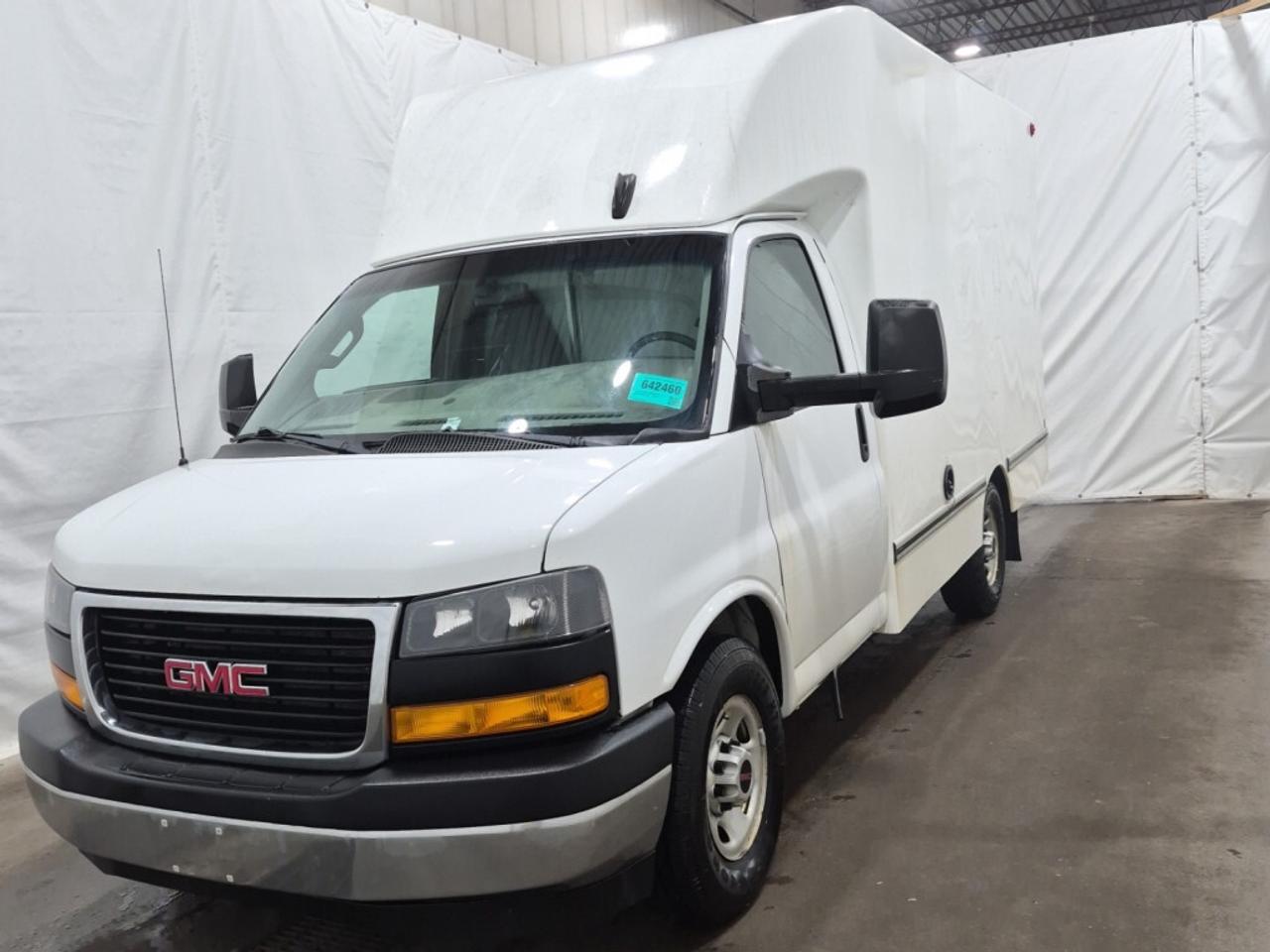 2019 GMC Savana 12Ft Aerocell Box + Over Cab - V6 Gas - All Servic Photo