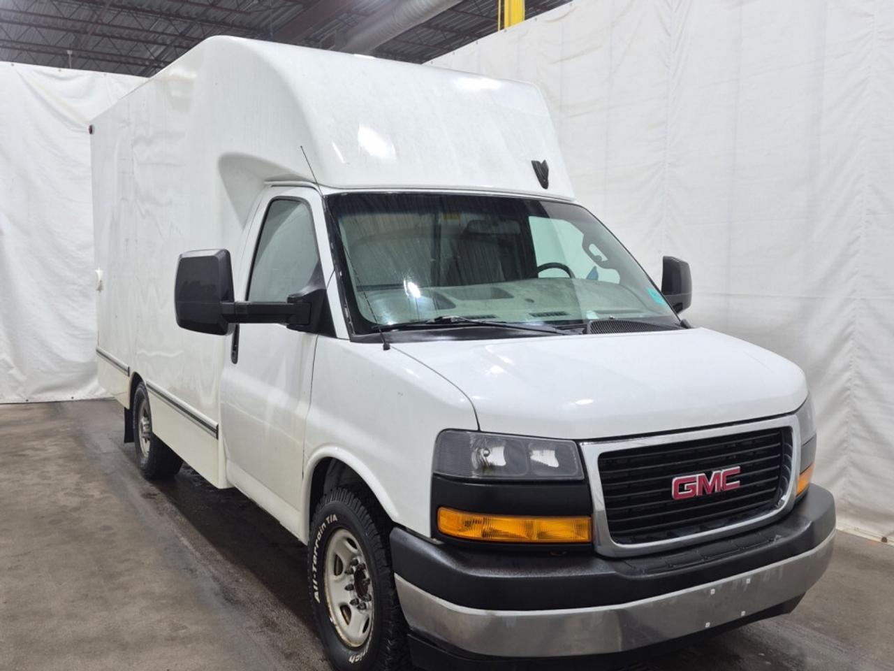 2019 GMC Savana 12Ft Aerocell Box + Over Cab - V6 Gas - All Servic Photo0
