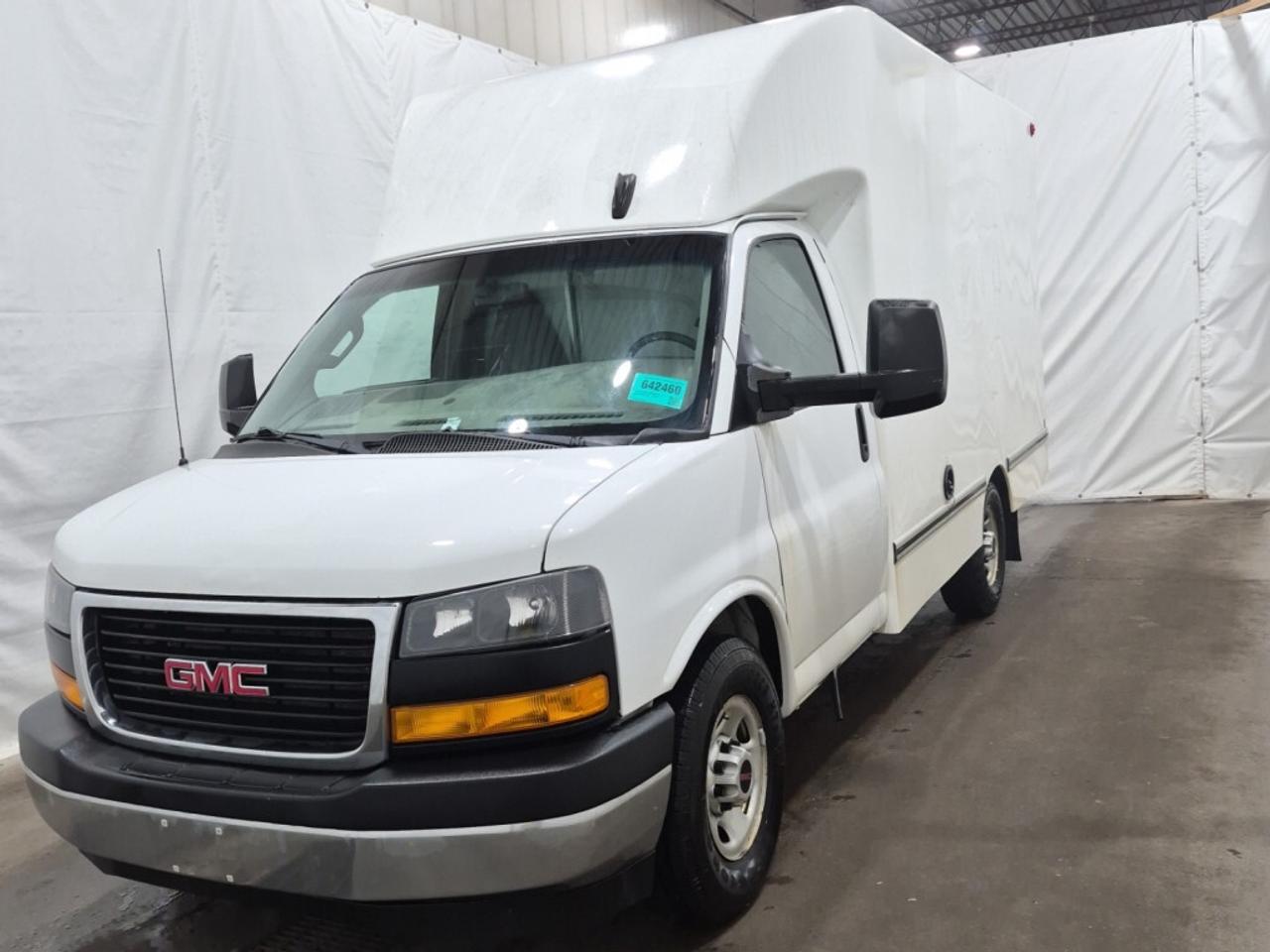 2019 GMC Savana 12Ft Aerocell Box + Over Cab - V6 Gas - All Servic Photo2